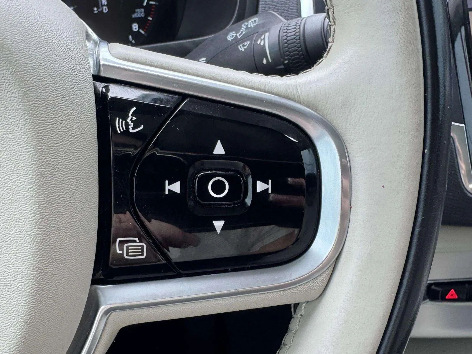 Volvo XC90 photo 22