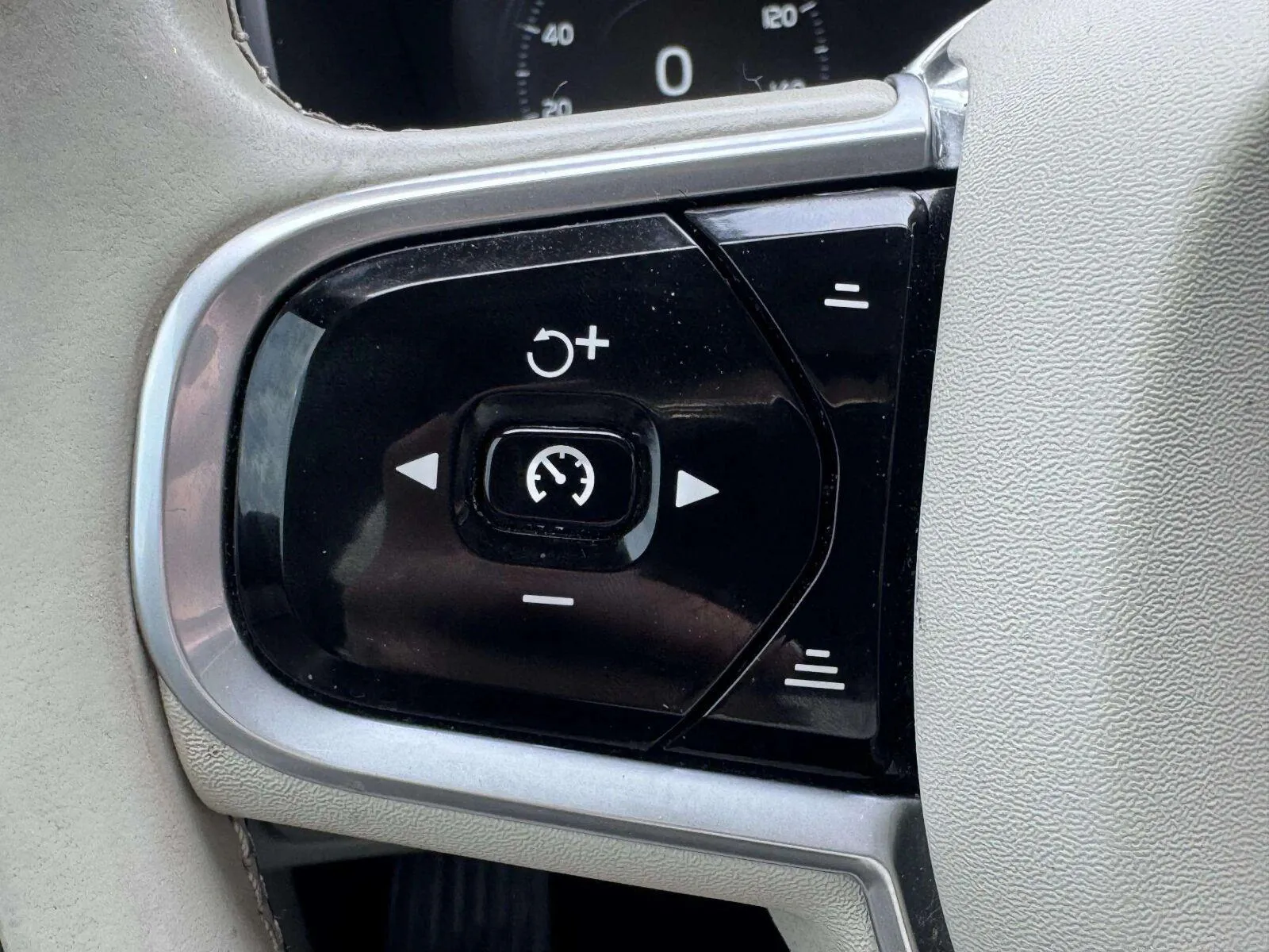 Volvo XC90 photo 24