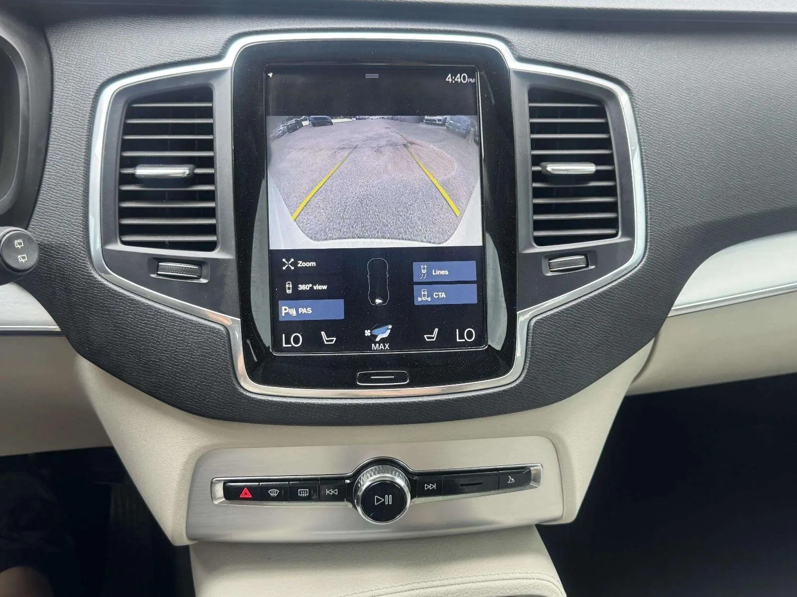 Volvo XC90 photo 26