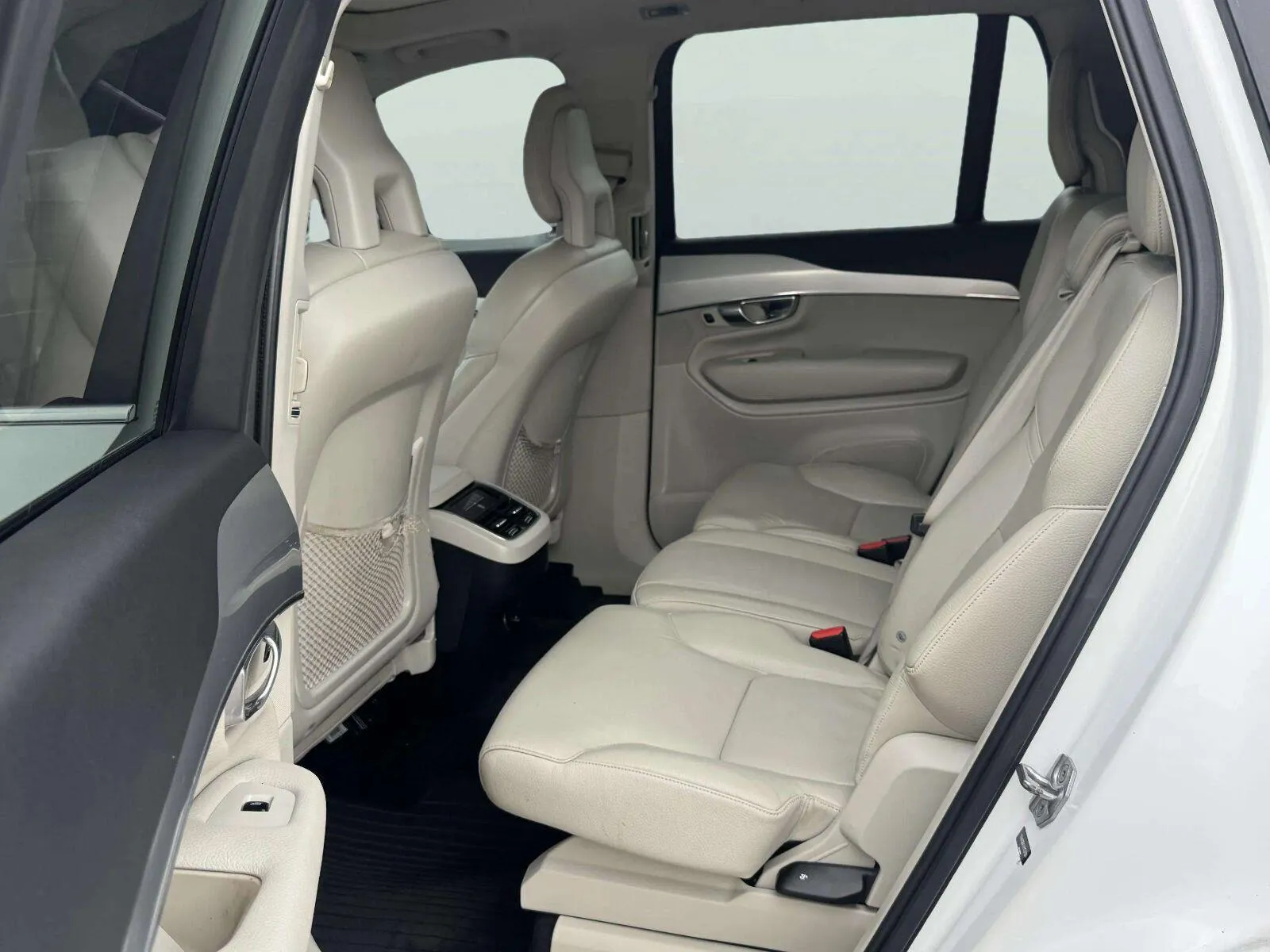 Volvo XC90 photo 28