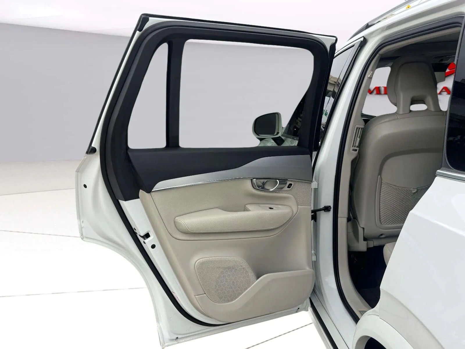 Volvo XC90 photo 29