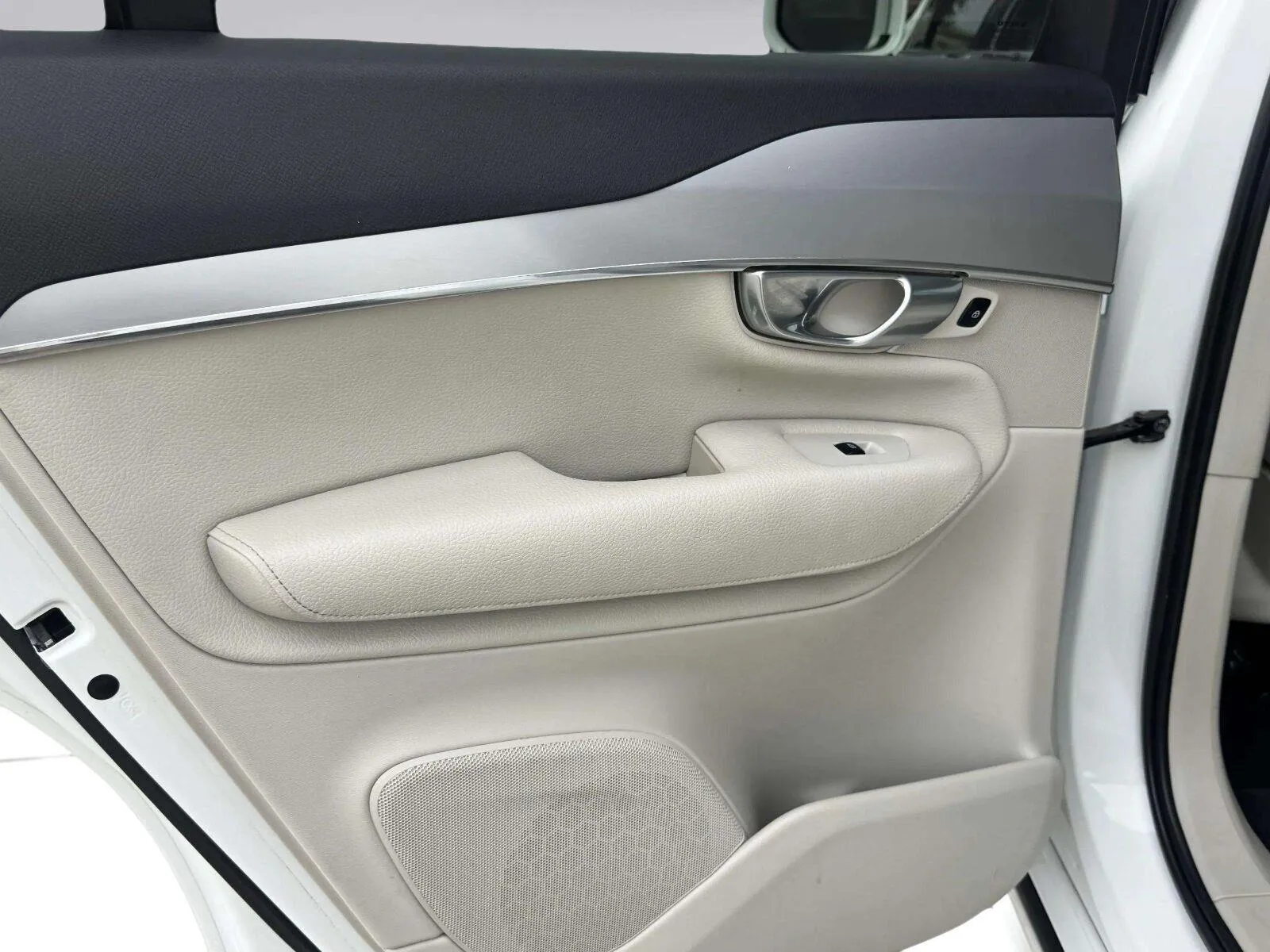 Volvo XC90 photo 30