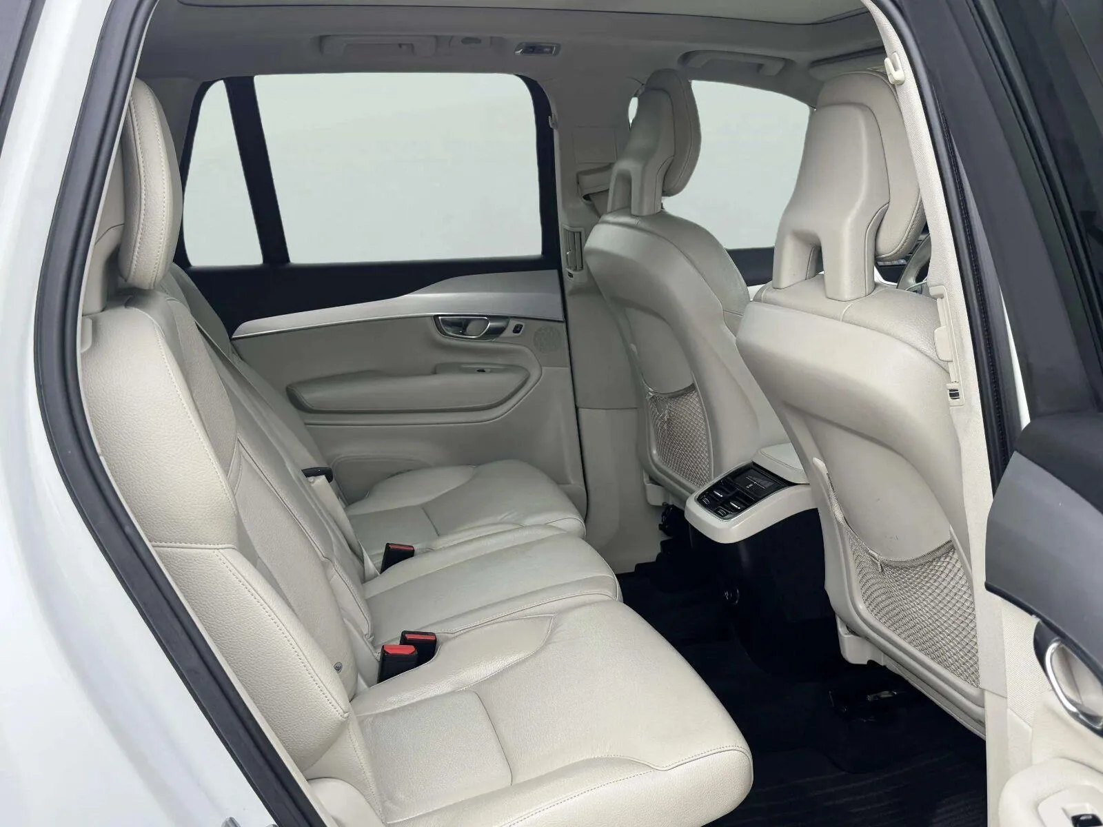 Volvo XC90 photo 32