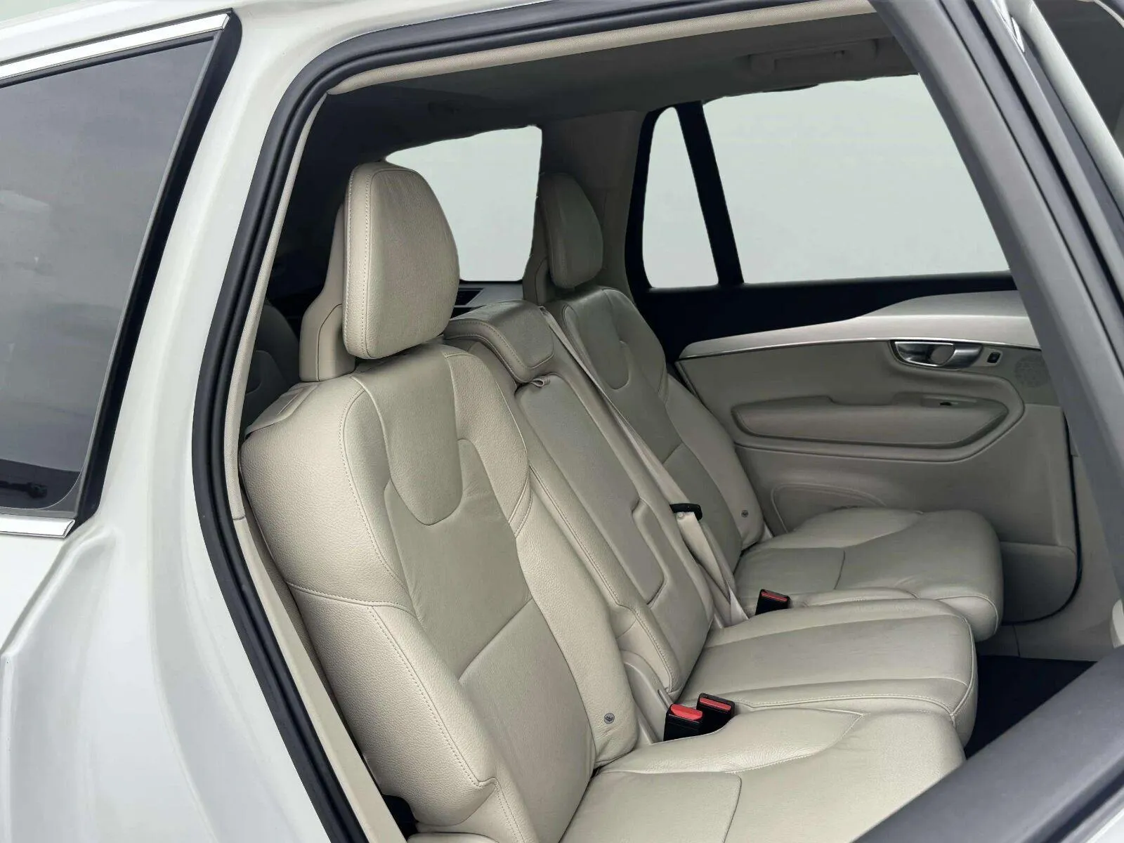 Volvo XC90 photo 35