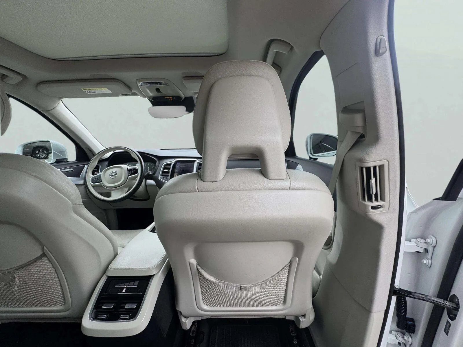 Volvo XC90 photo 36
