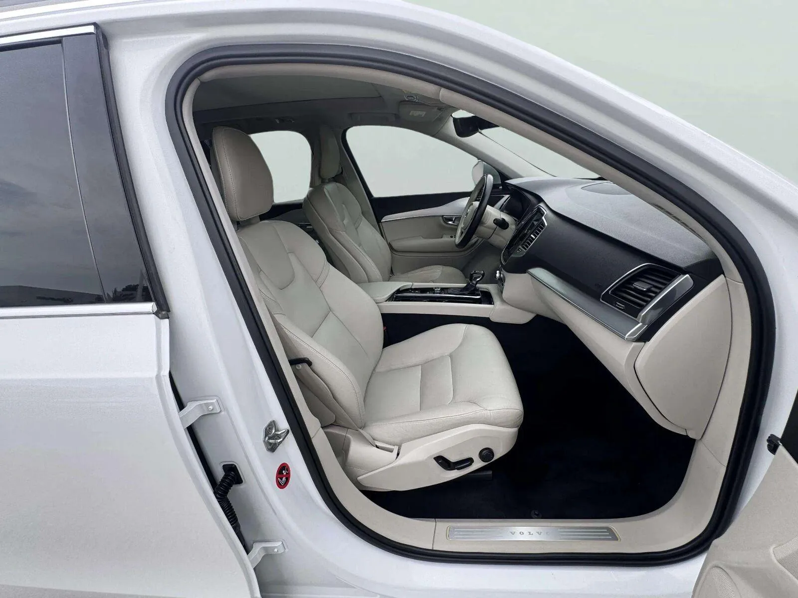Volvo XC90 photo 39