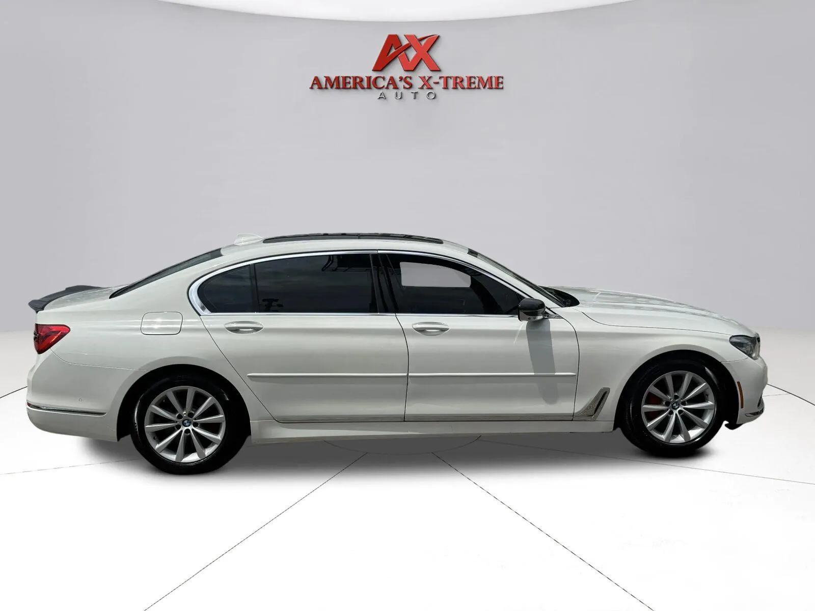 BMW 7 Series photo 8