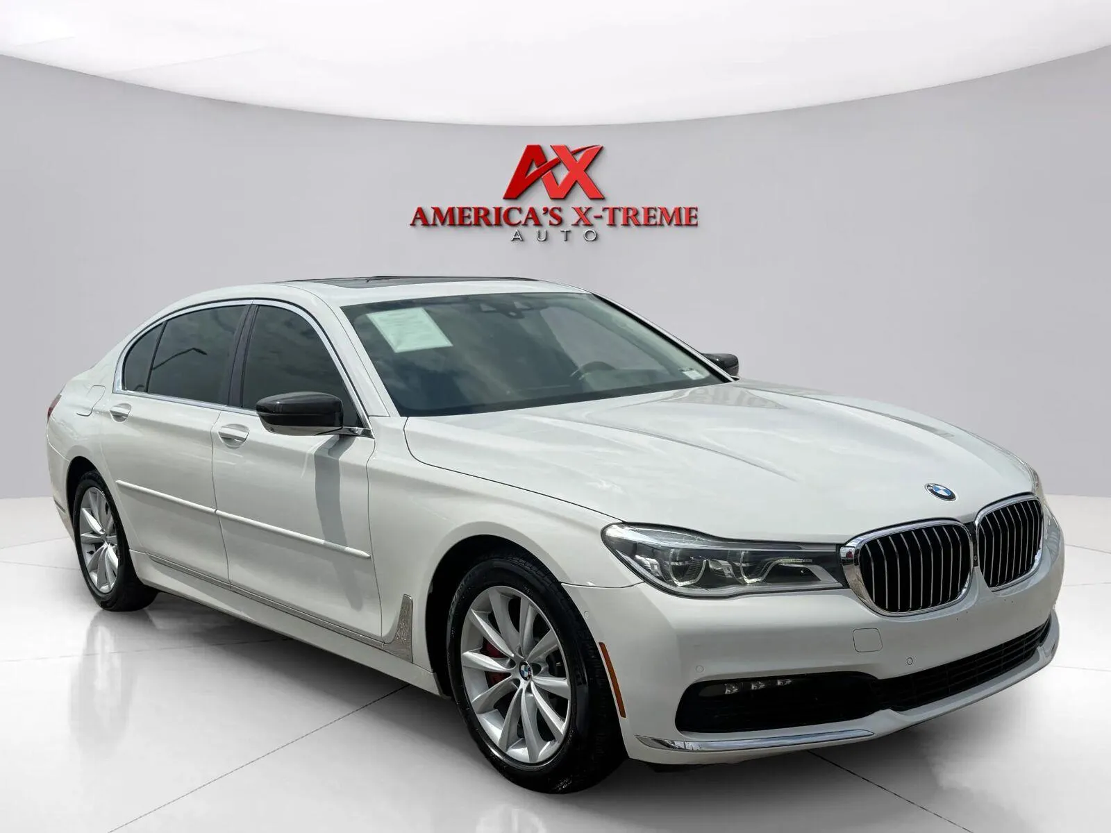 BMW 7 Series photo 9