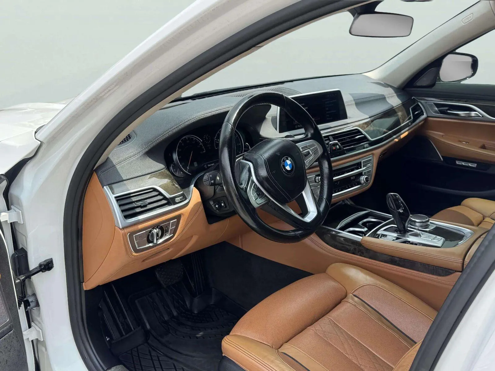 BMW 7 Series photo 21