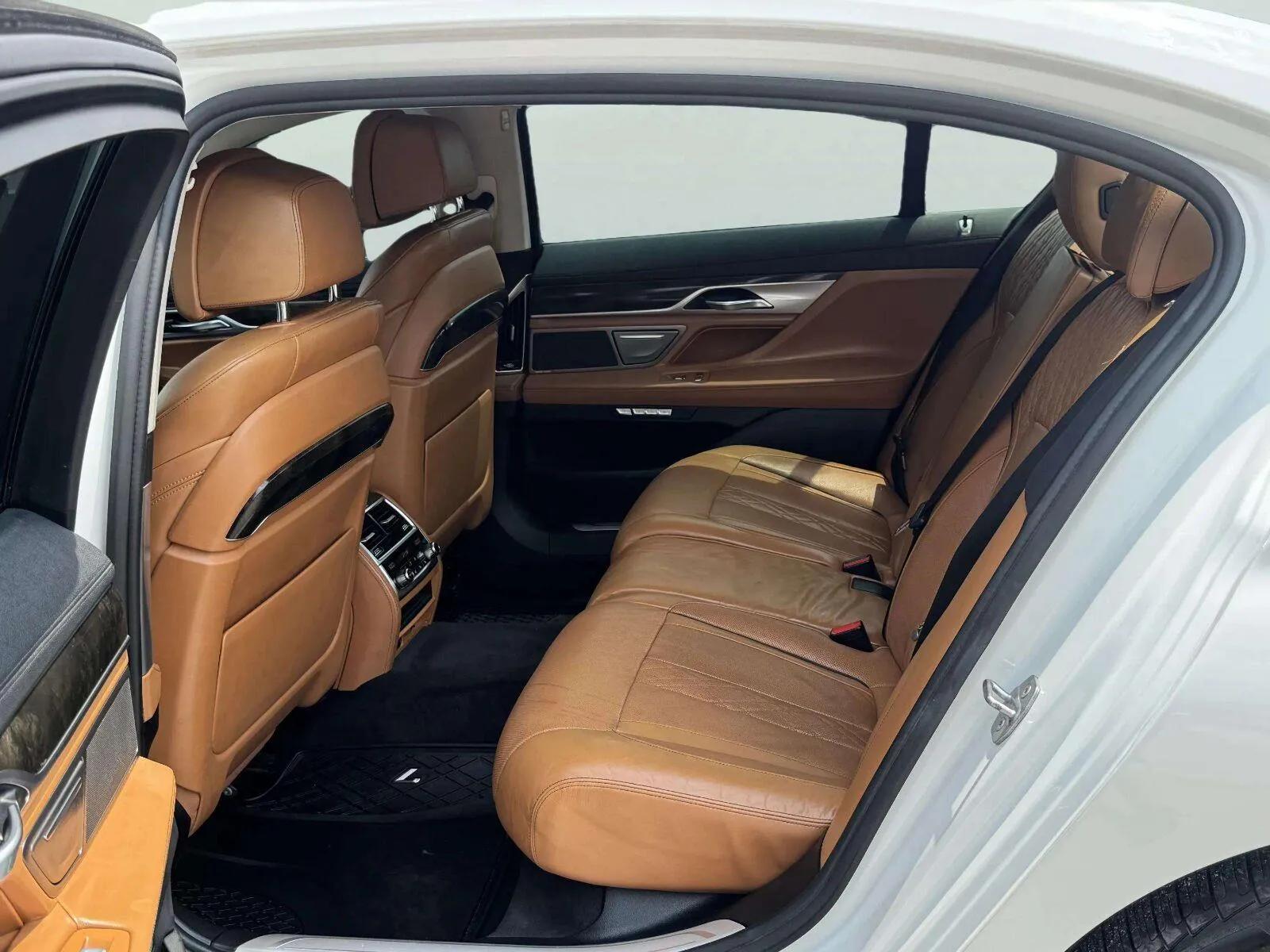 BMW 7 Series photo 32
