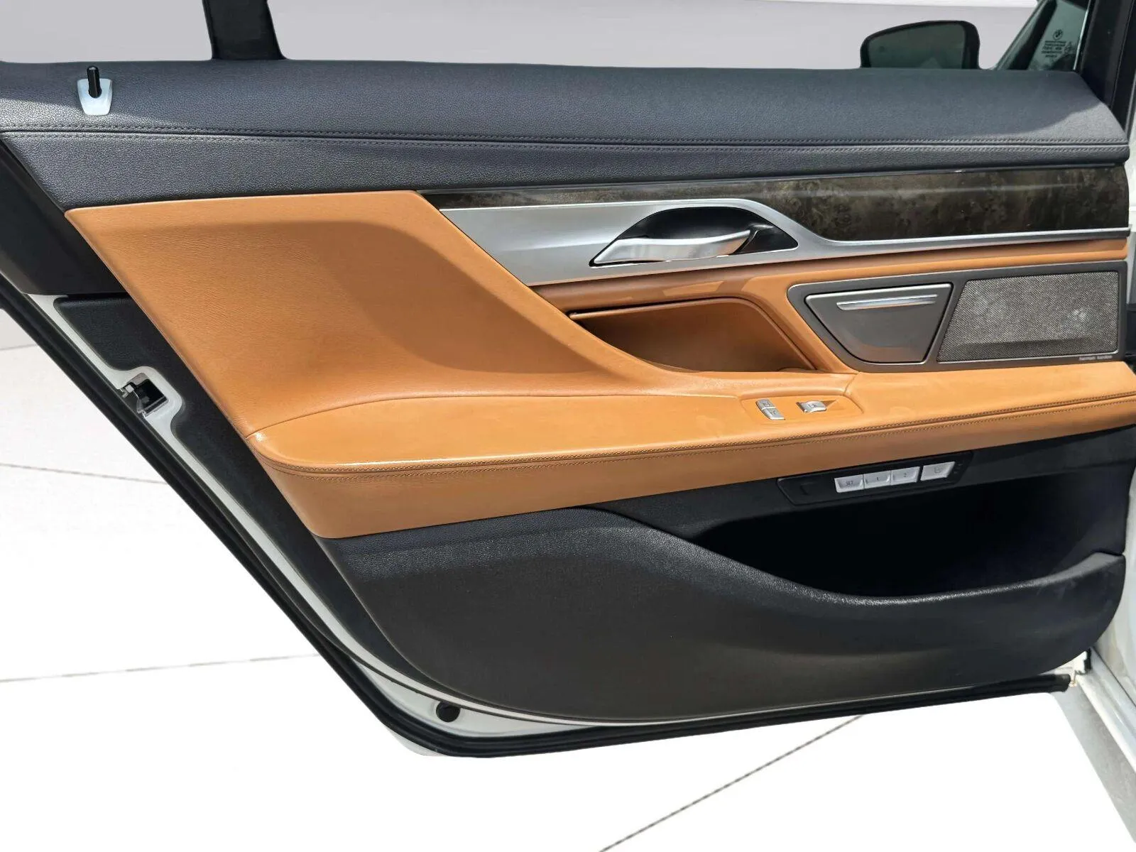 BMW 7 Series photo 34