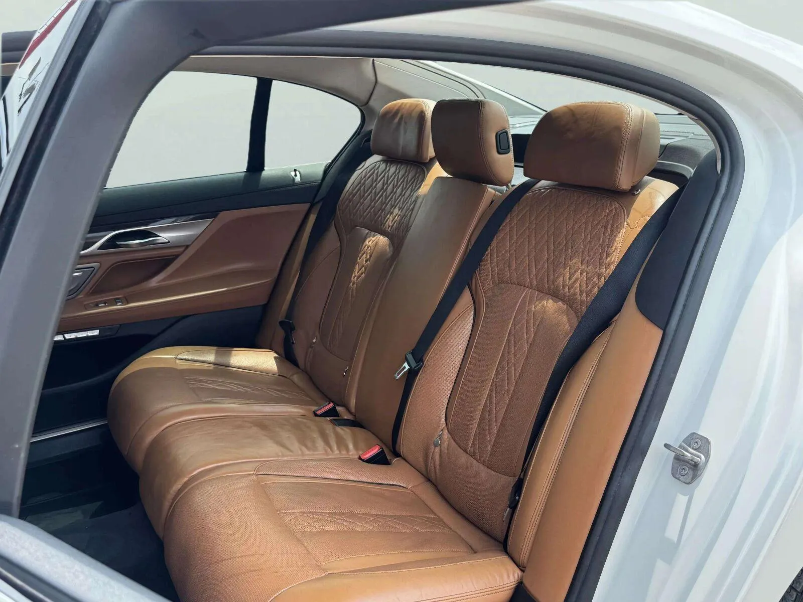 BMW 7 Series photo 35