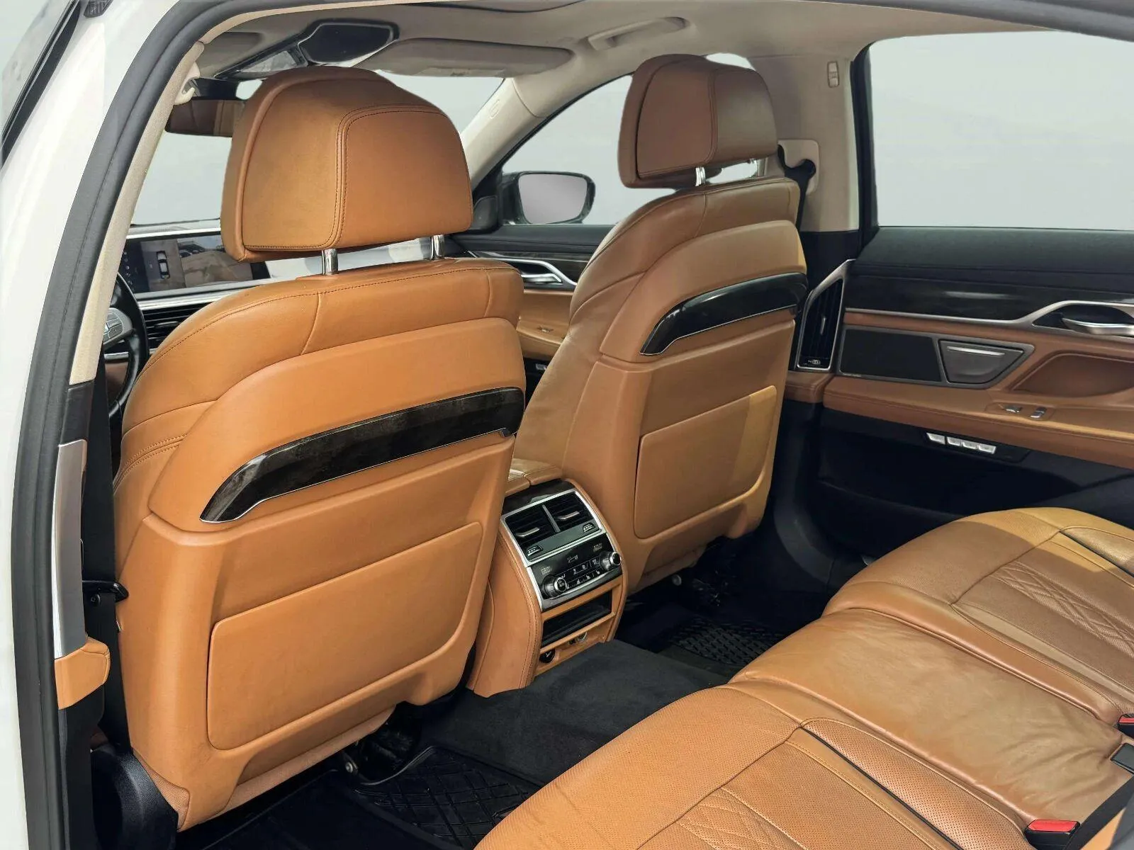 BMW 7 Series photo 36