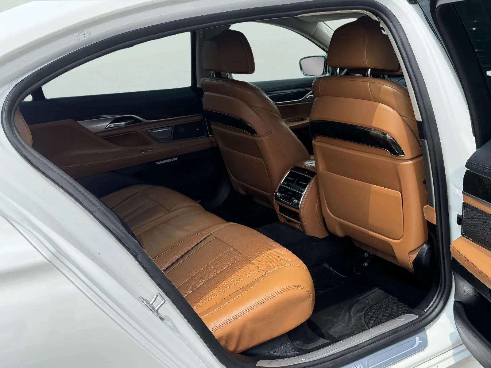 BMW 7 Series photo 37