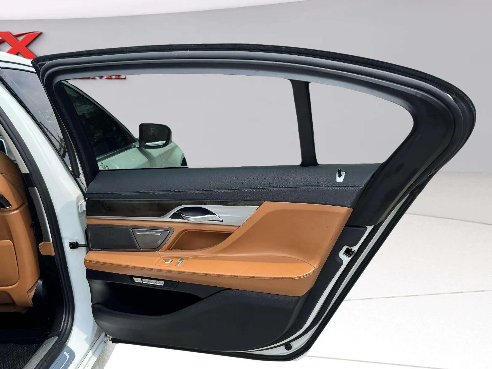 BMW 7 Series photo 38