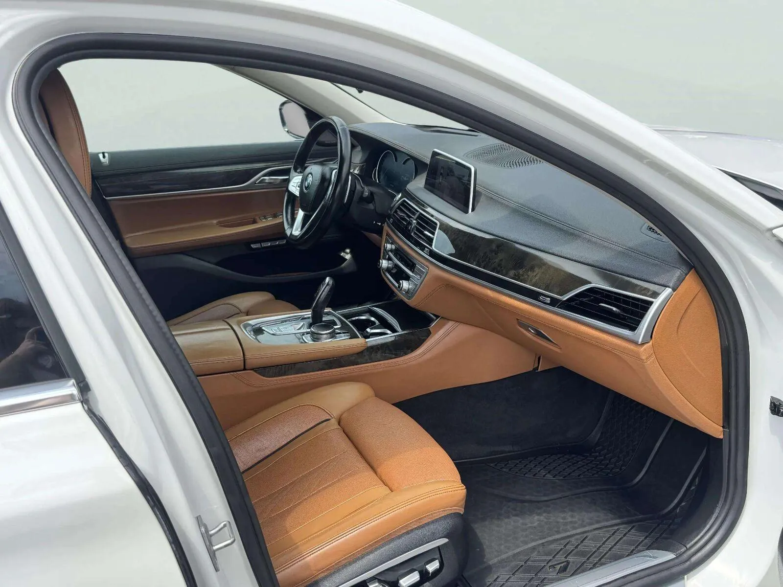 BMW 7 Series photo 44