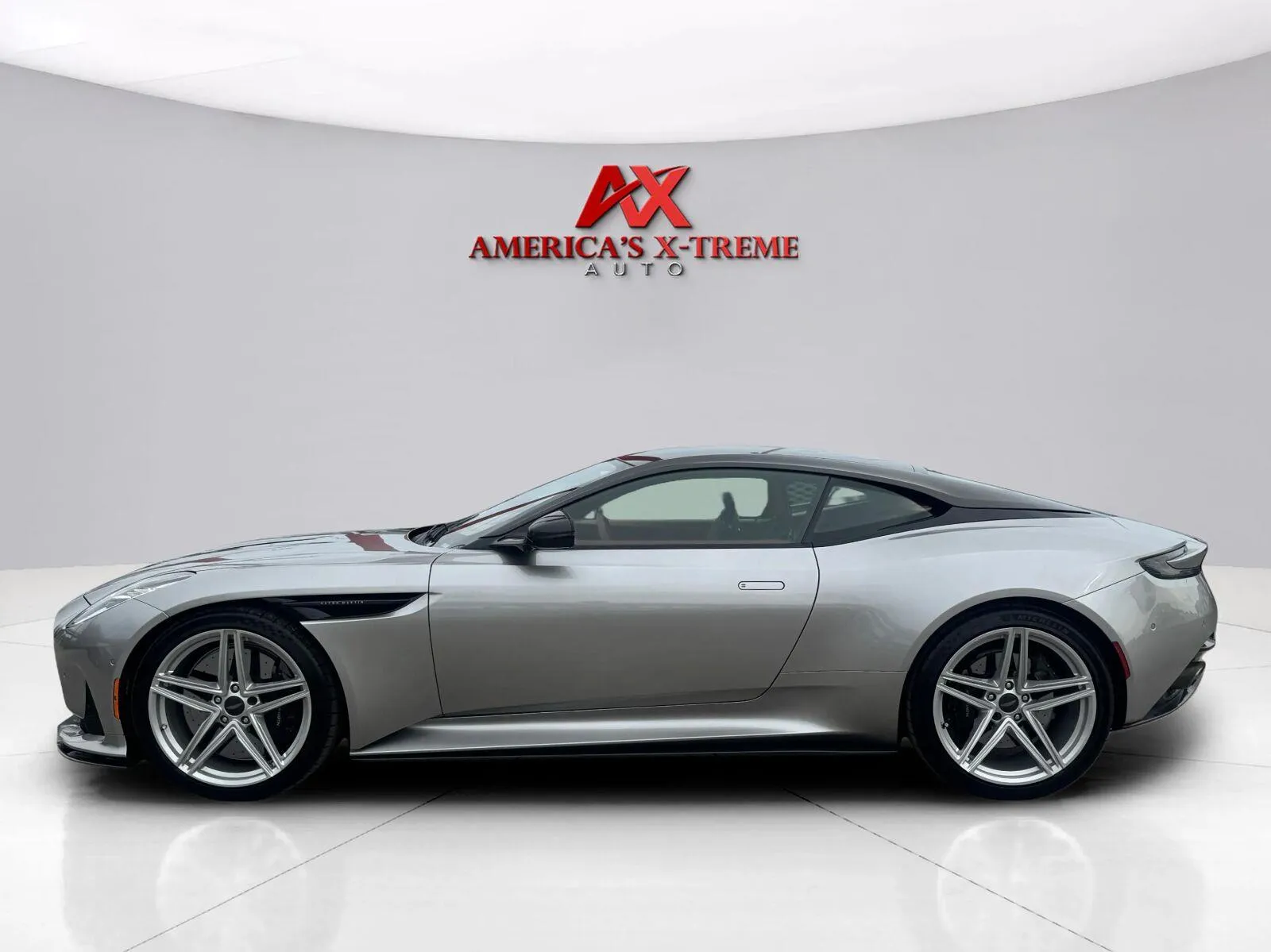 Aston Martin DB12 photo 6