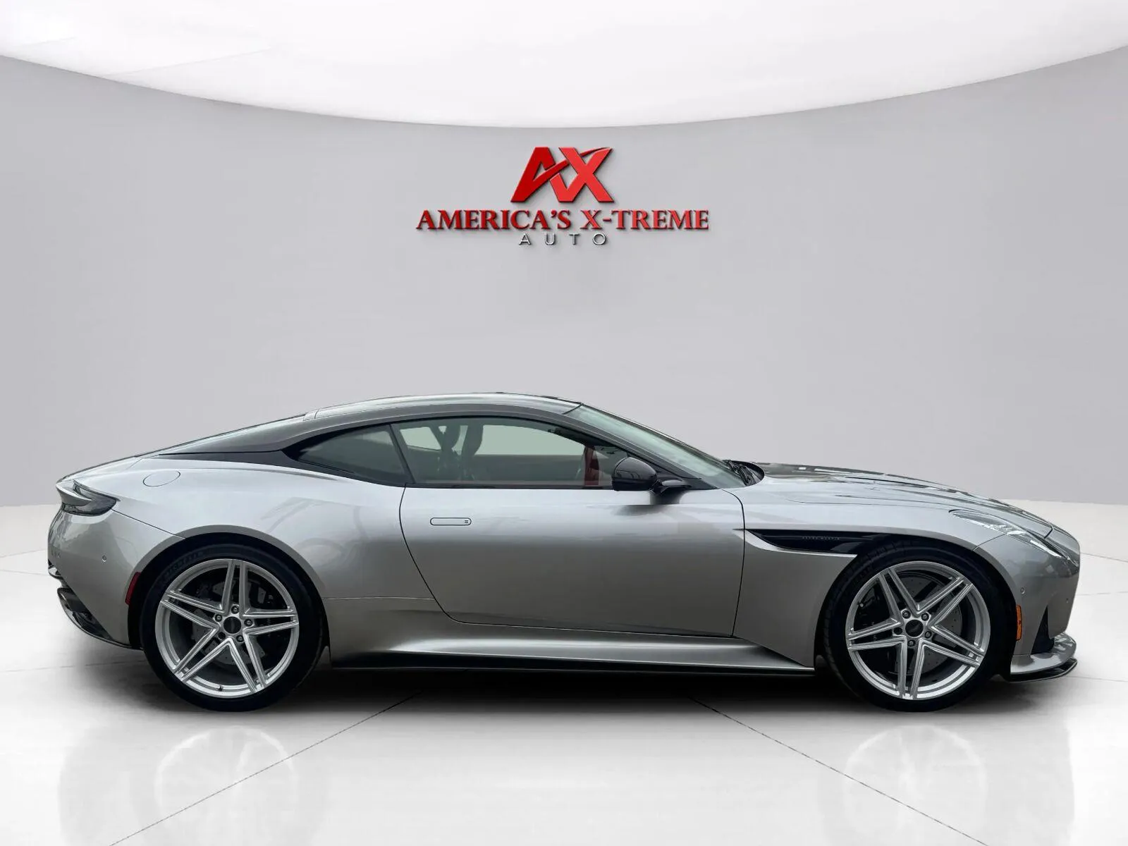 Aston Martin DB12 photo 10