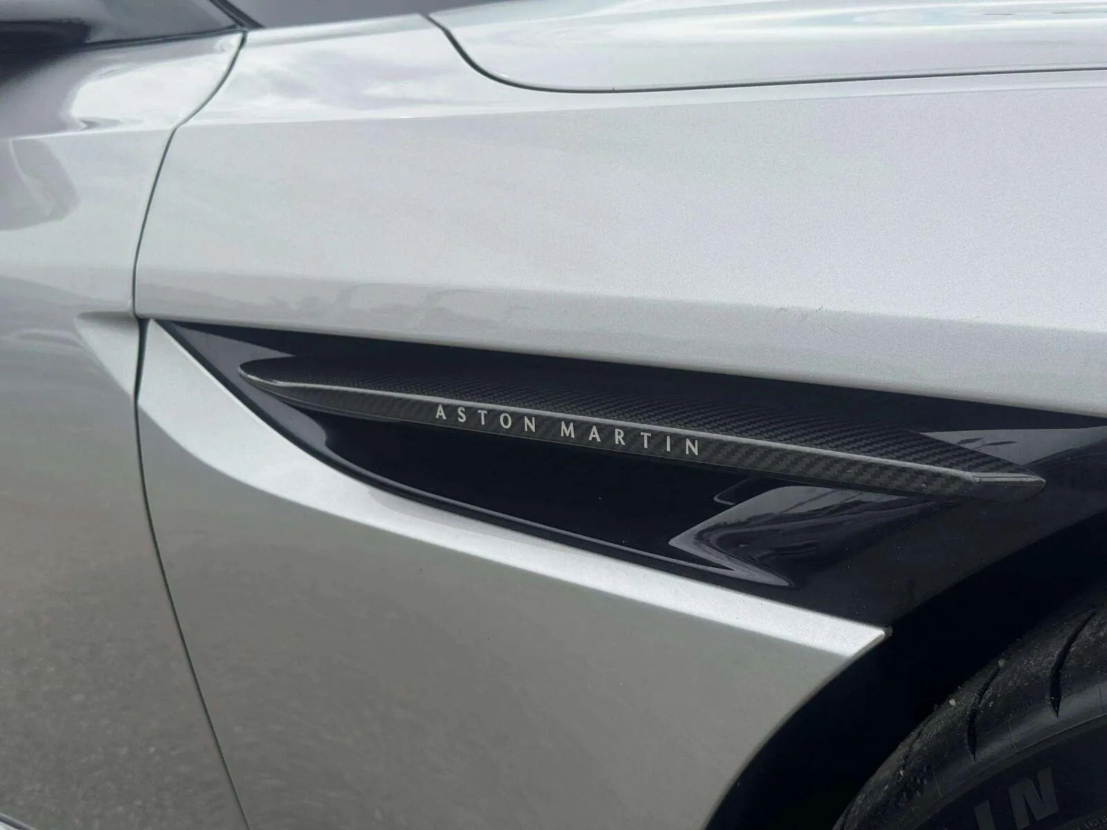 Aston Martin DB12 photo 14