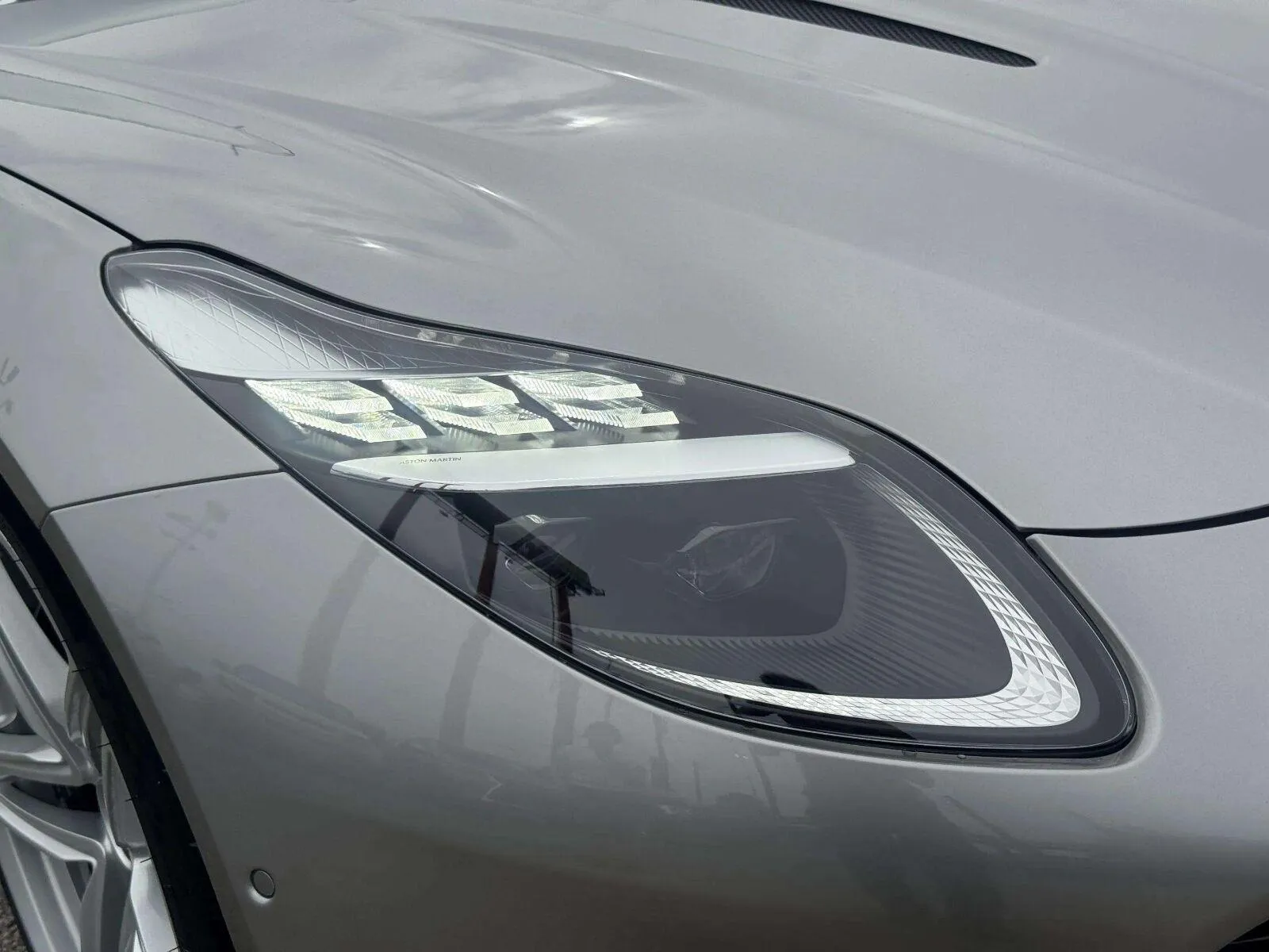 Aston Martin DB12 photo 15