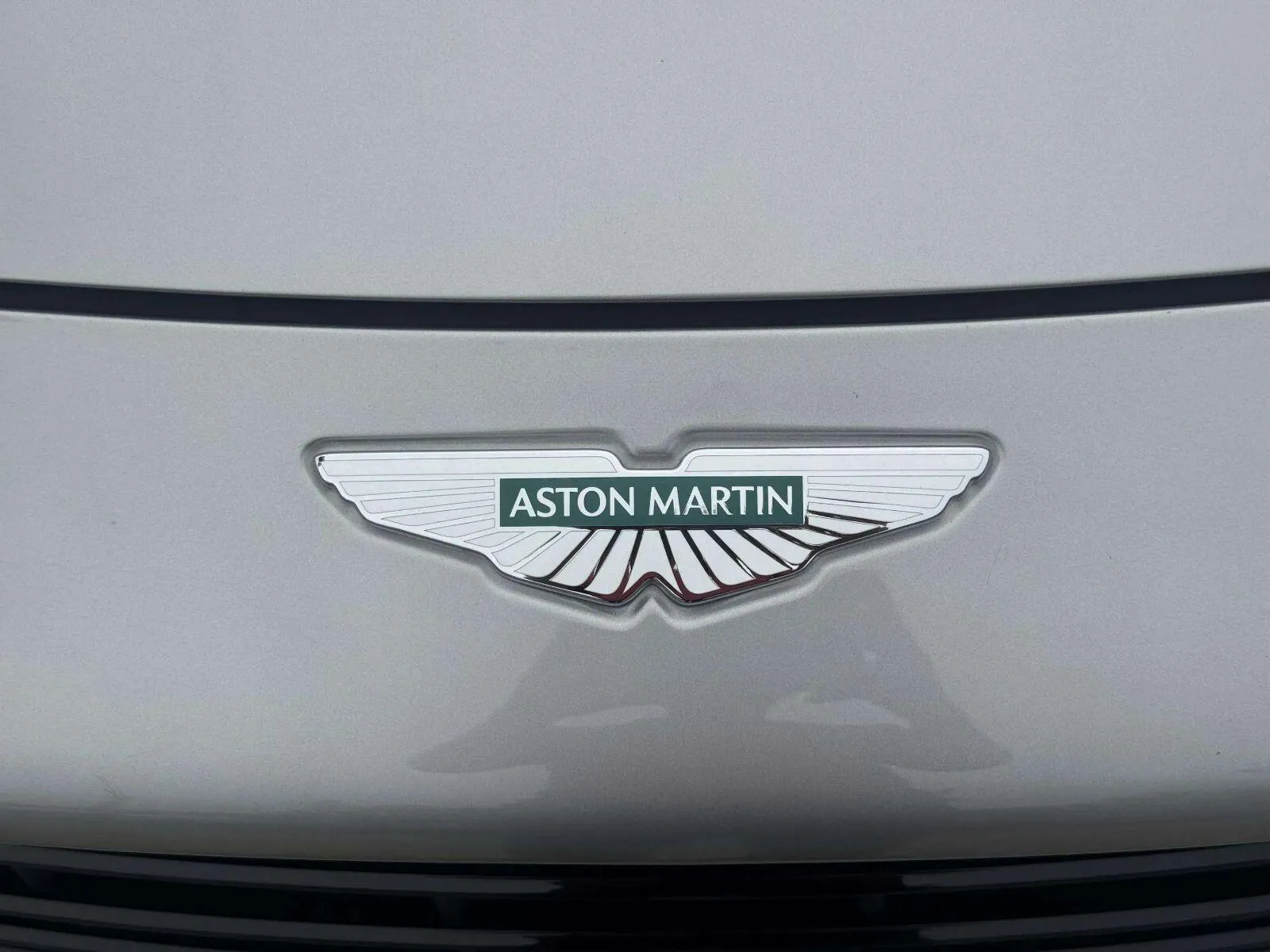 Aston Martin DB12 photo 16