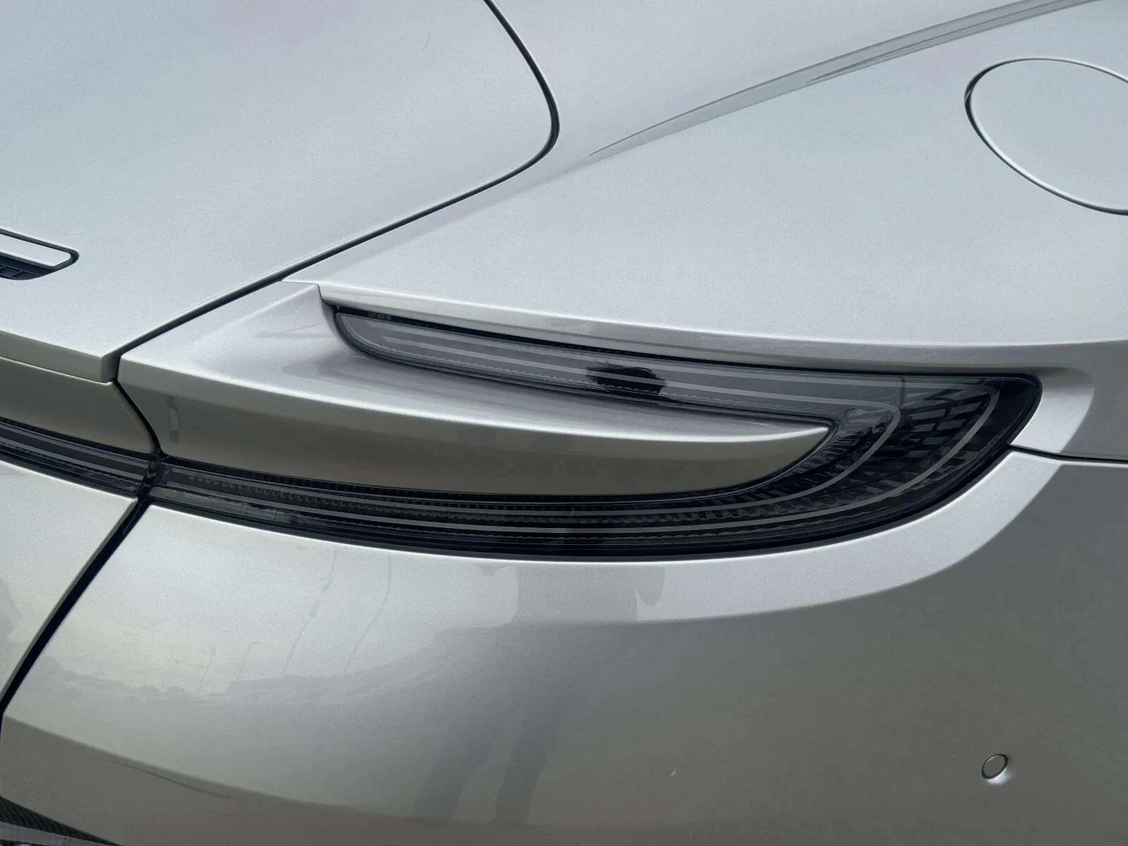 Aston Martin DB12 photo 21