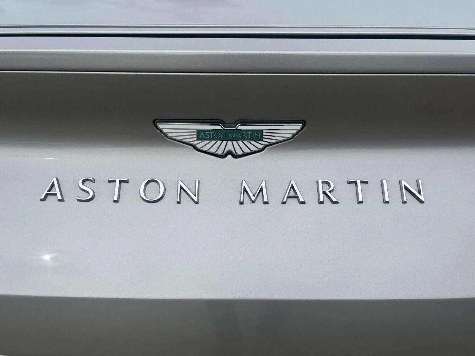 Aston Martin DB12 photo 22