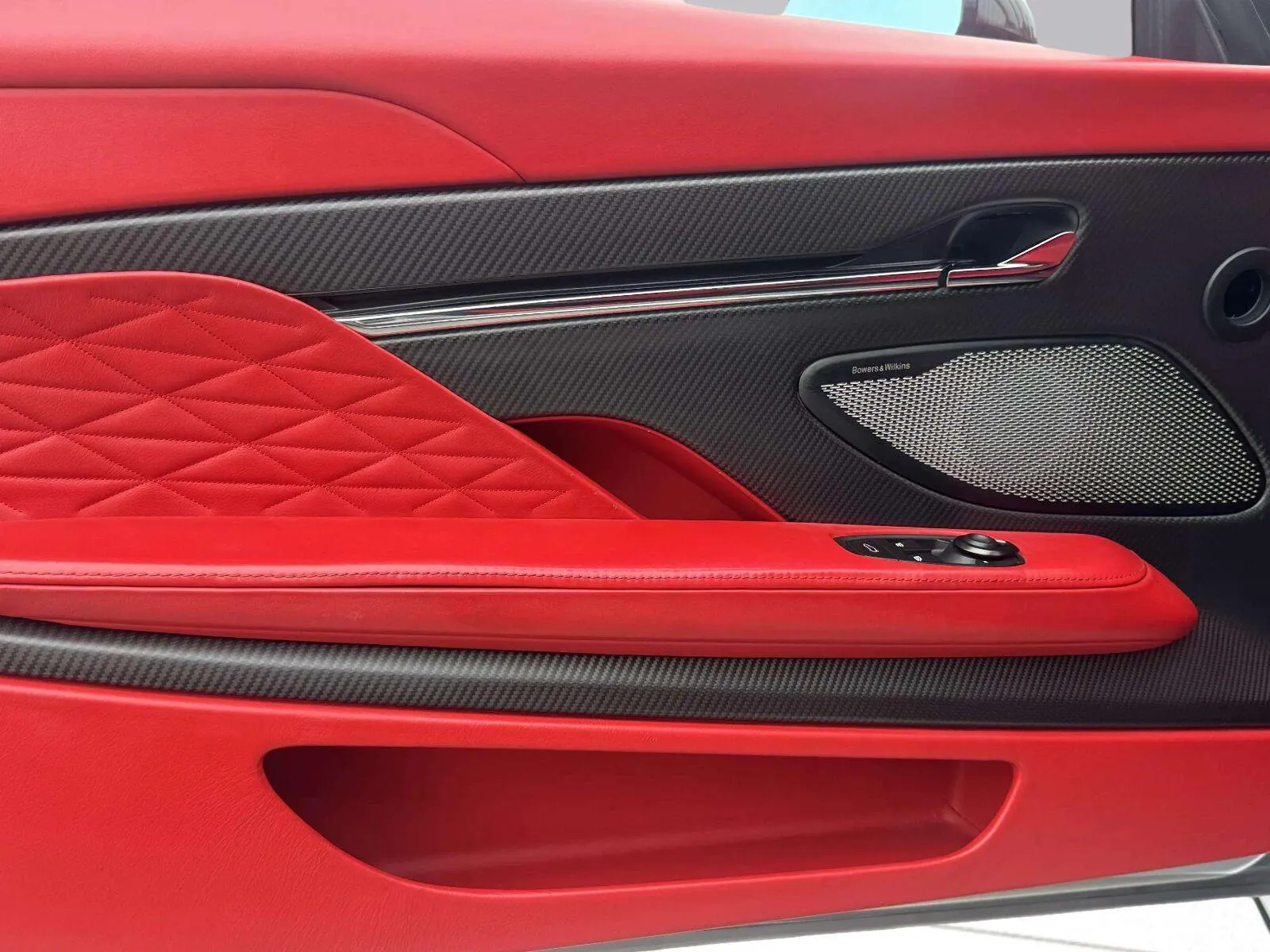 Aston Martin DB12 photo 25