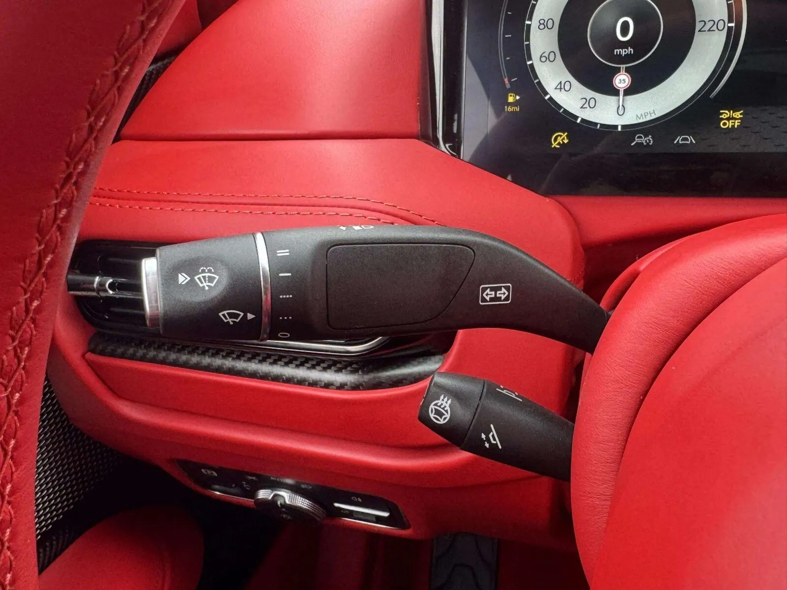 Aston Martin DB12 photo 33