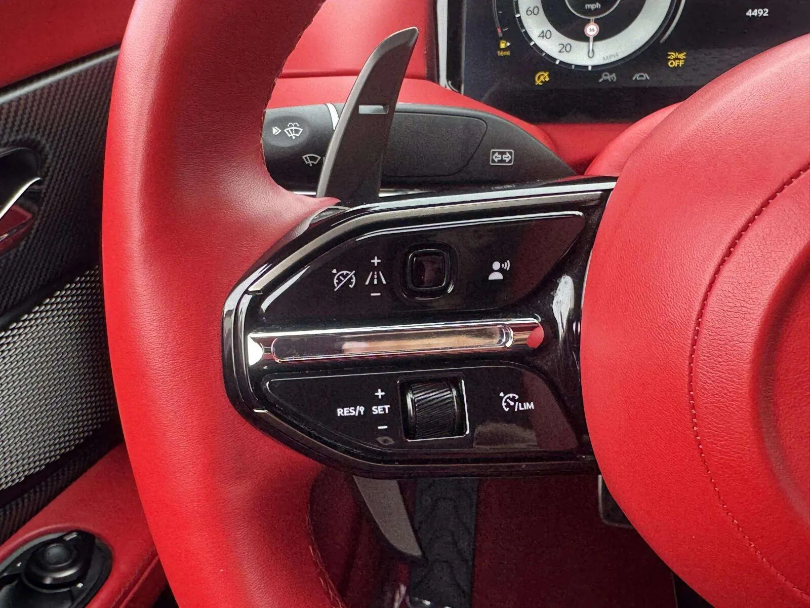 Aston Martin DB12 photo 34