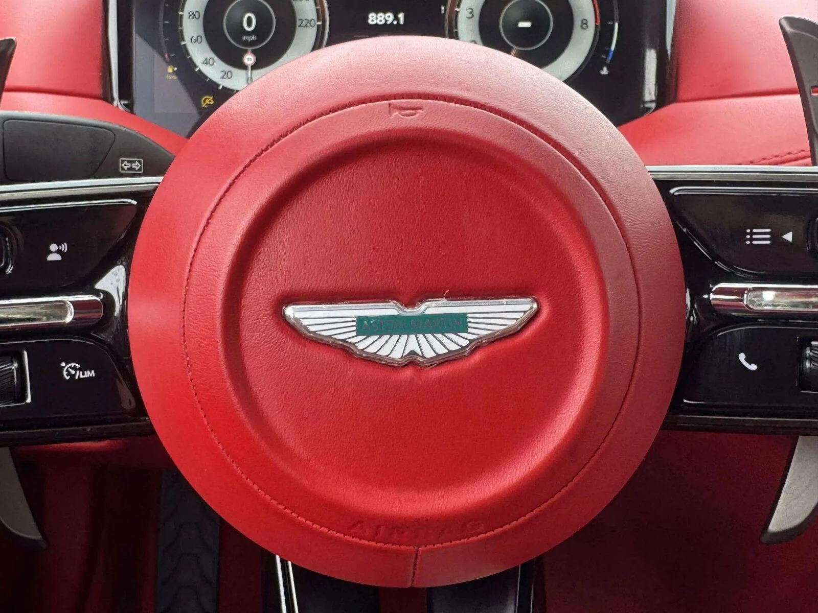 Aston Martin DB12 photo 35