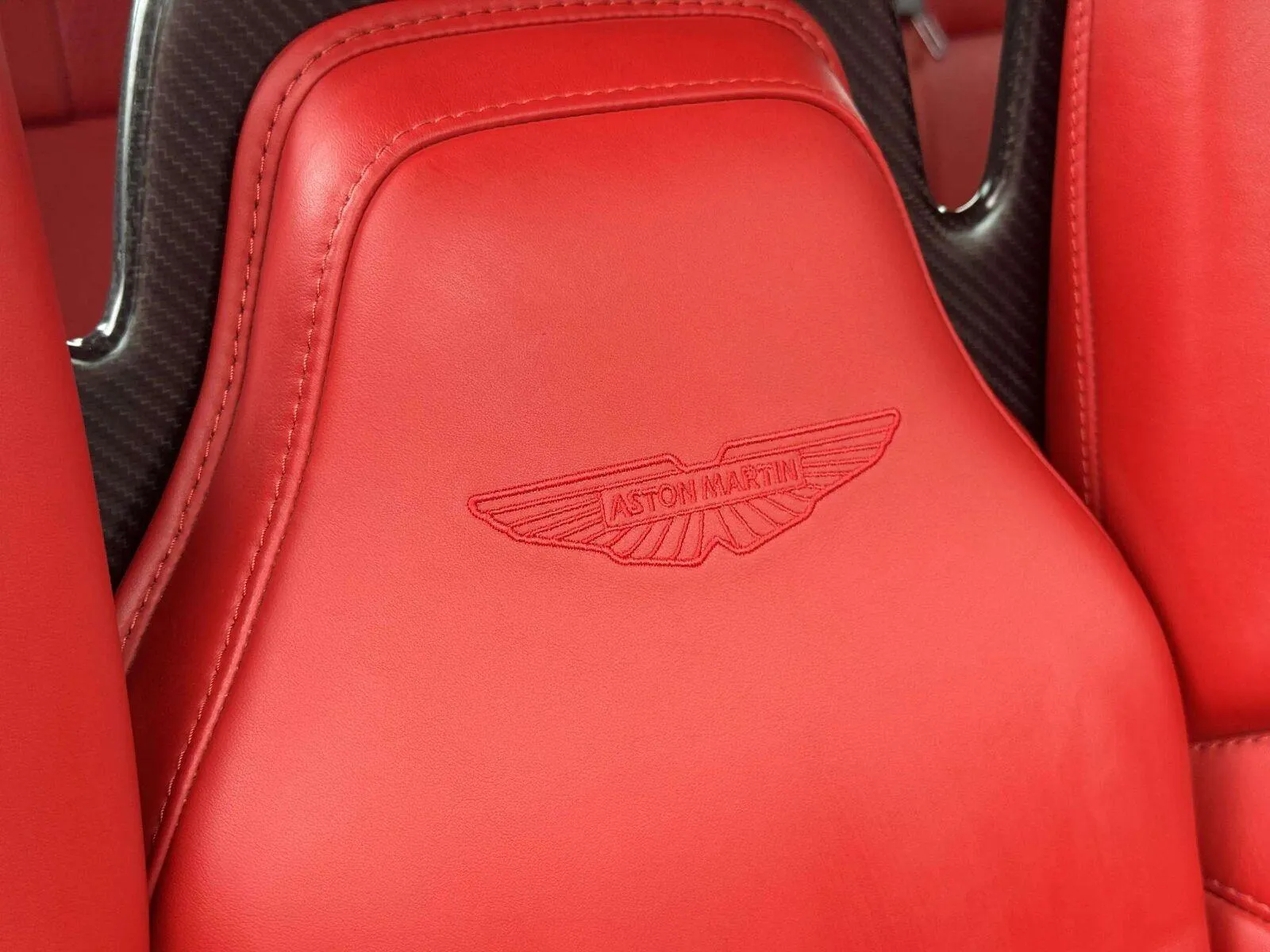 Aston Martin DB12 photo 54