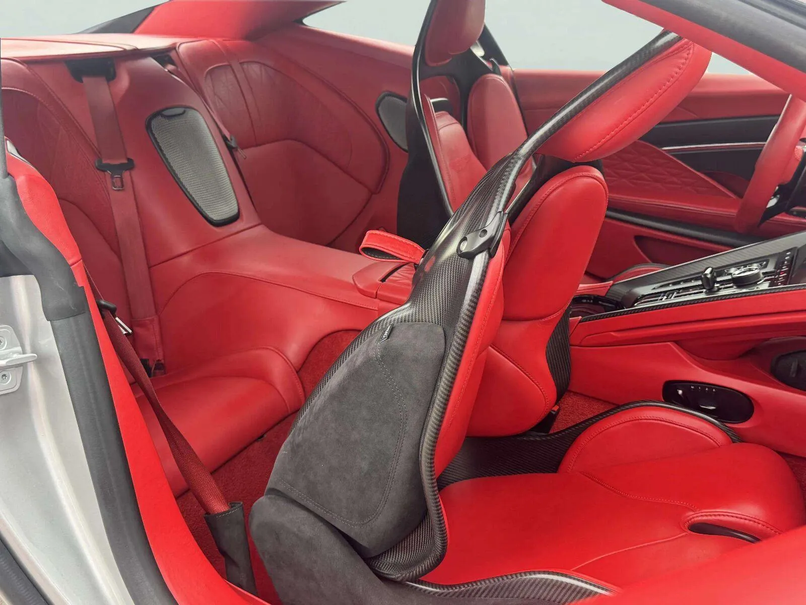 Aston Martin DB12 photo 58