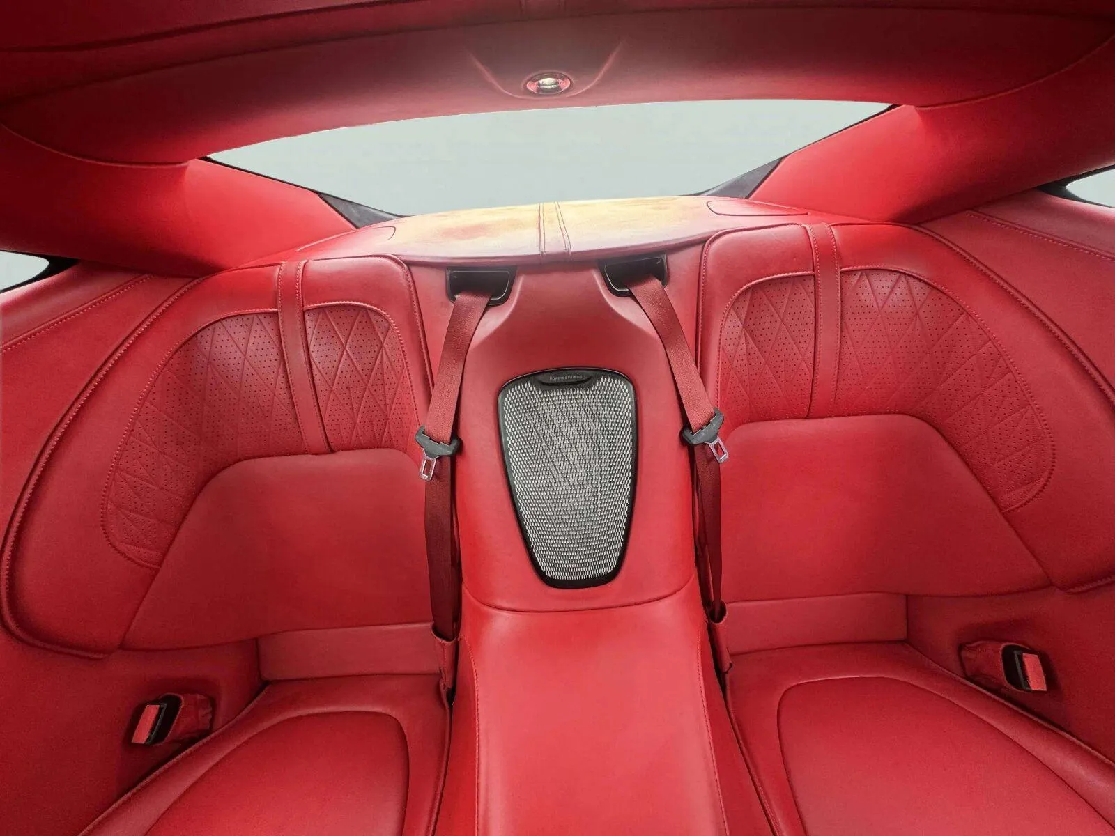 Aston Martin DB12 photo 62