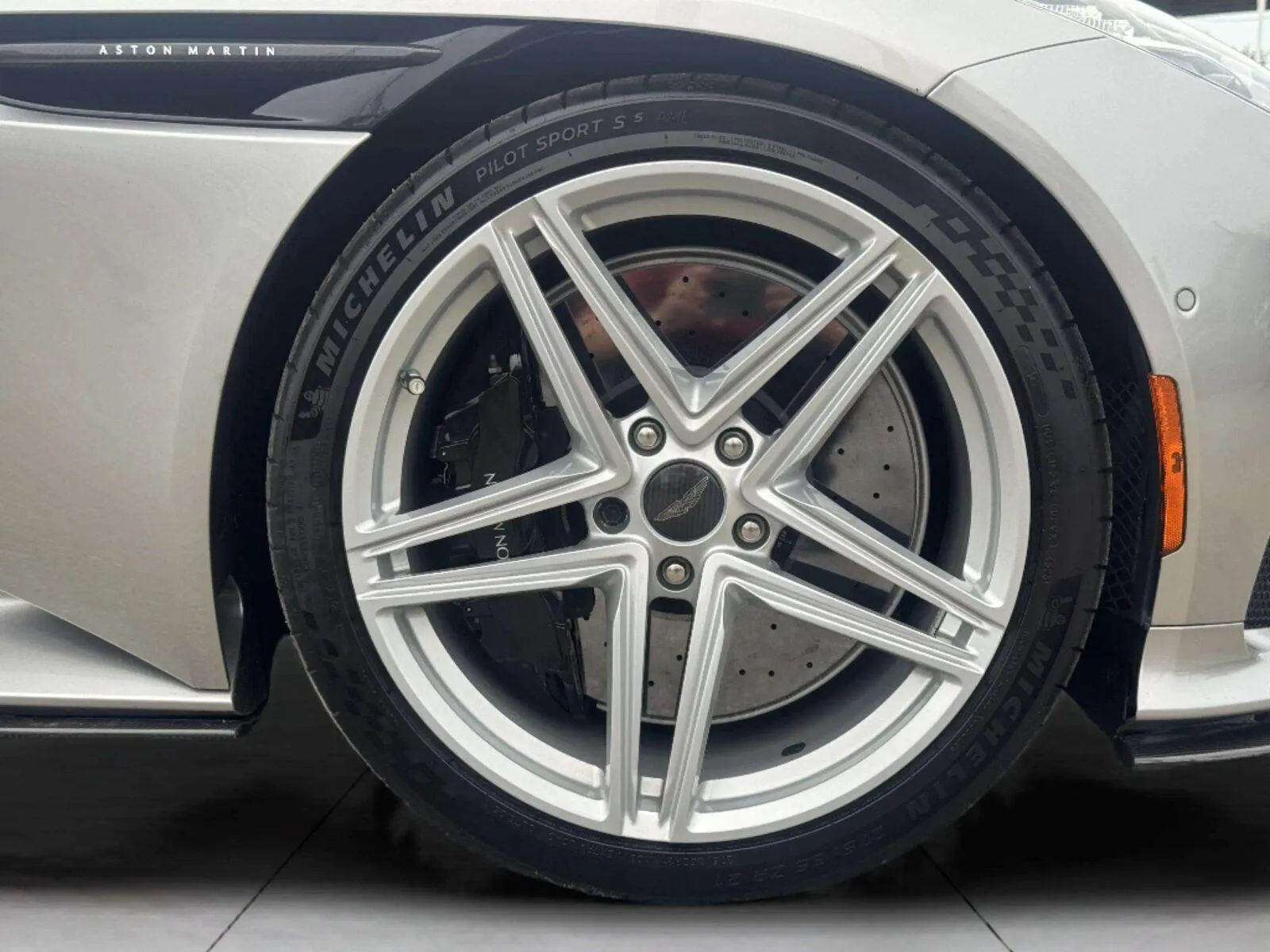 Aston Martin DB12 photo 70