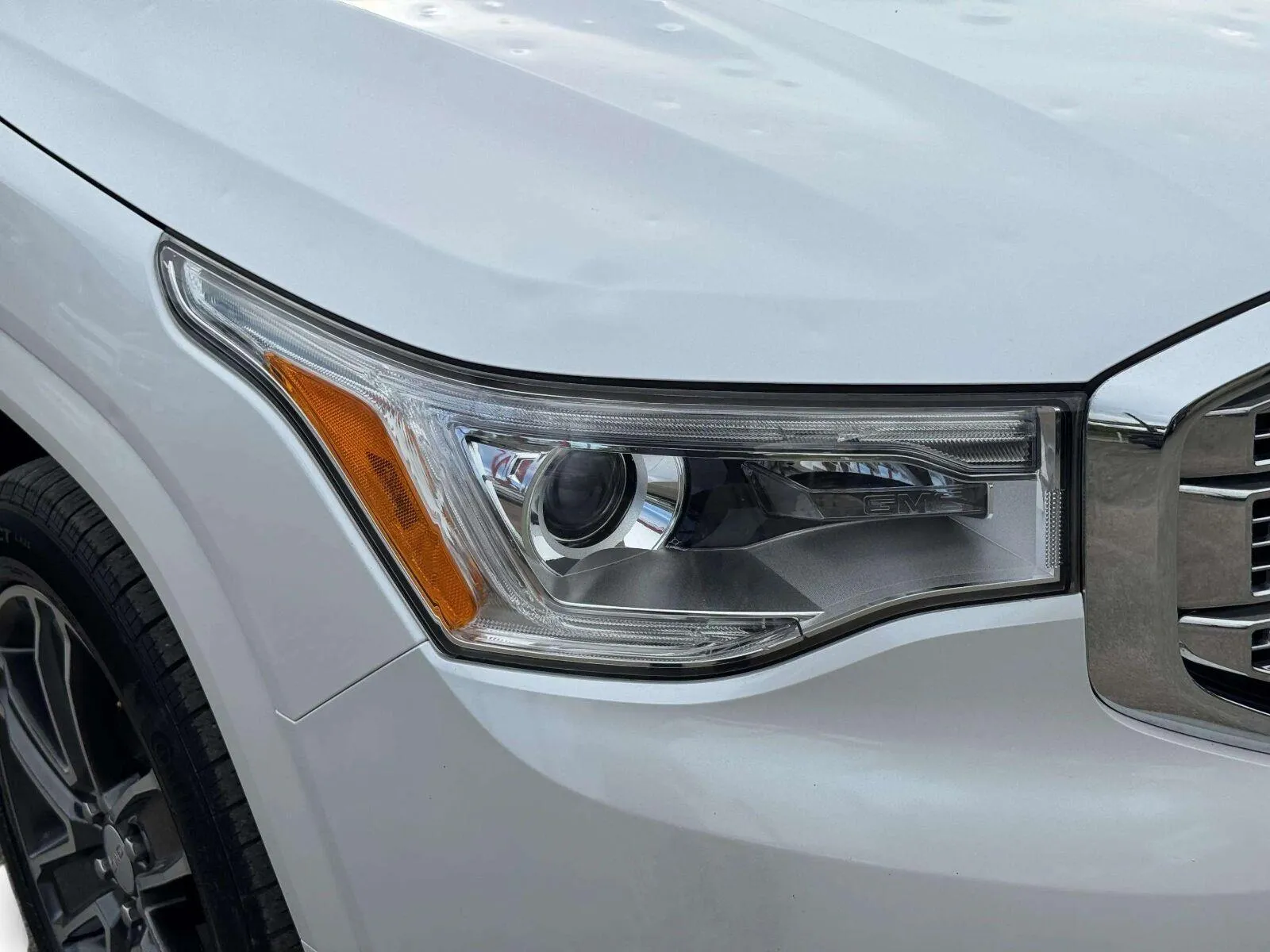 GMC Acadia photo 11