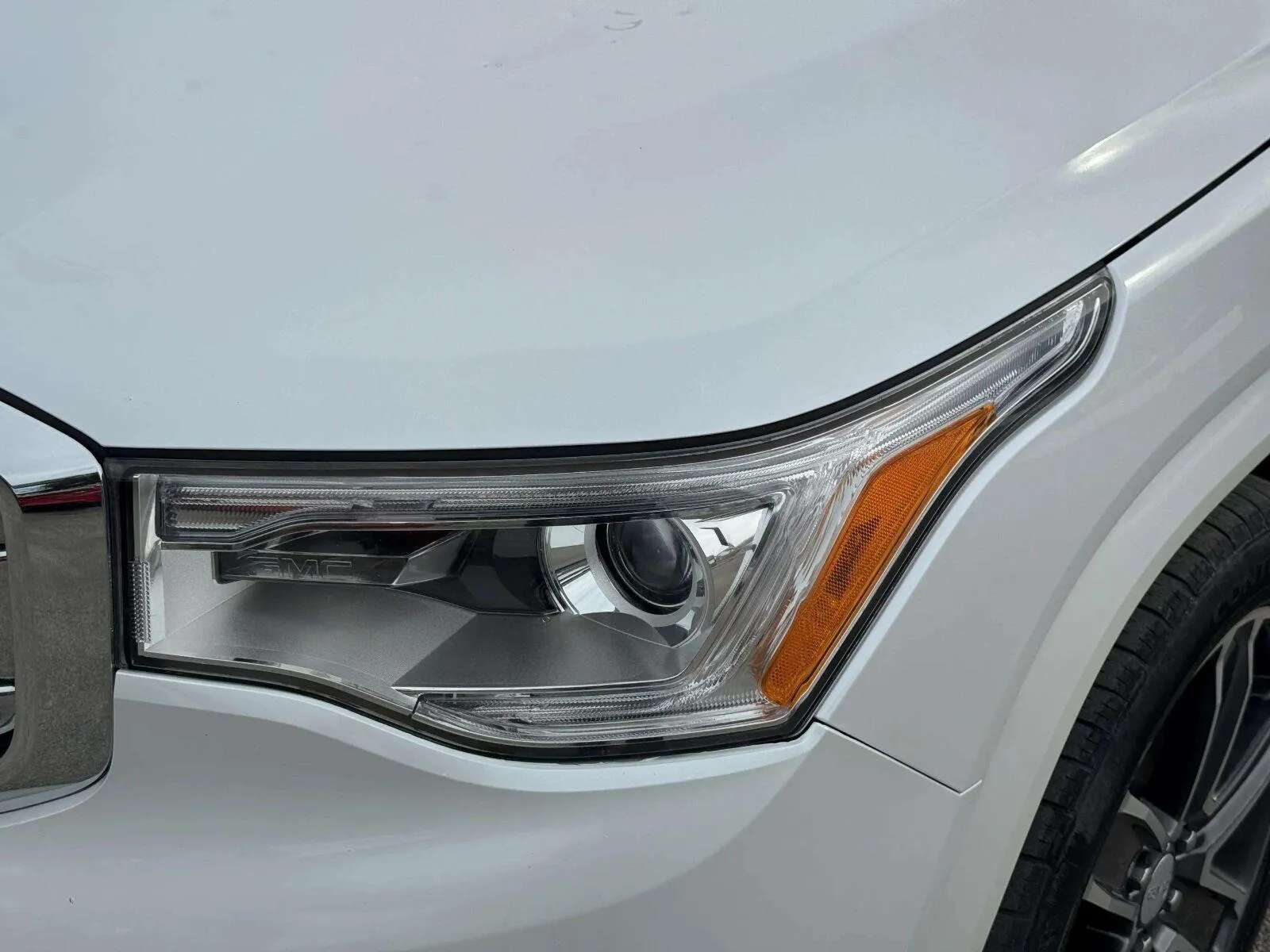 GMC Acadia photo 12