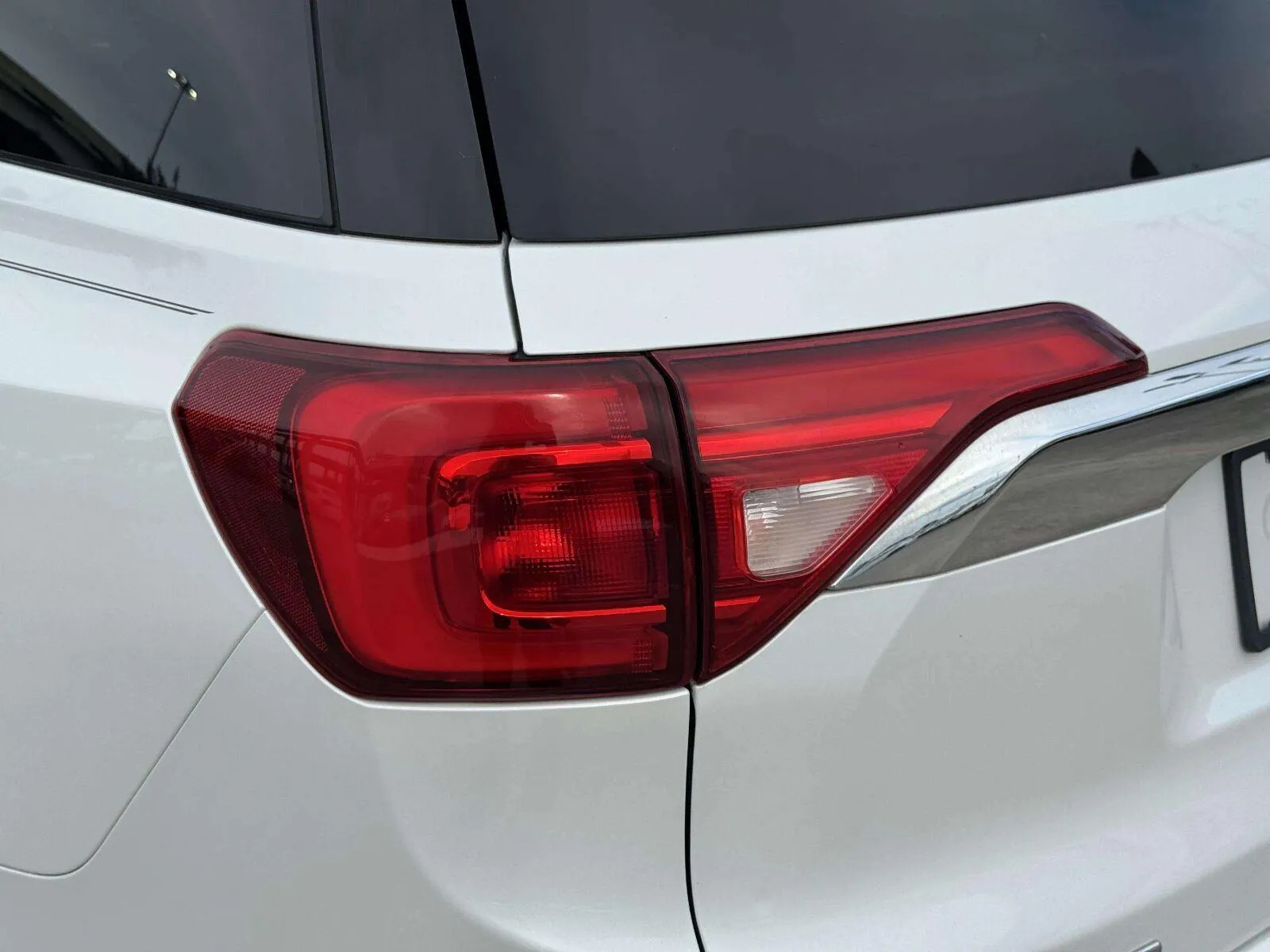 GMC Acadia photo 14