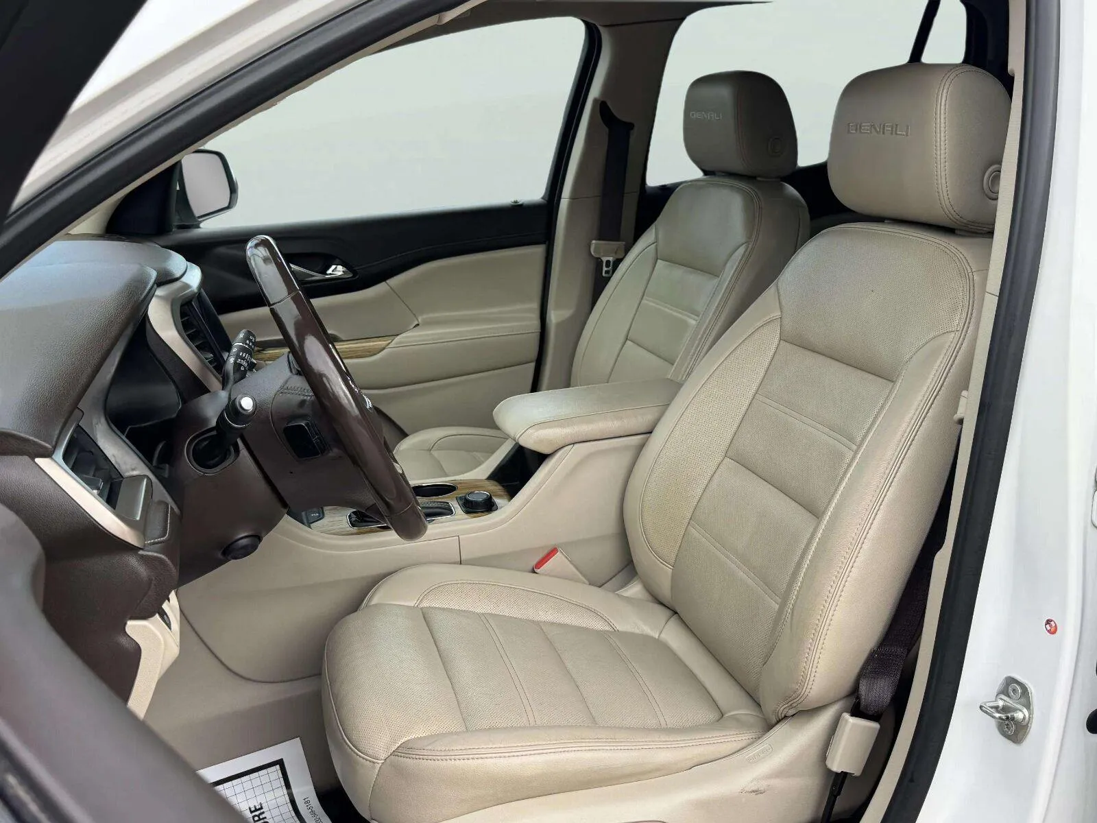GMC Acadia photo 19