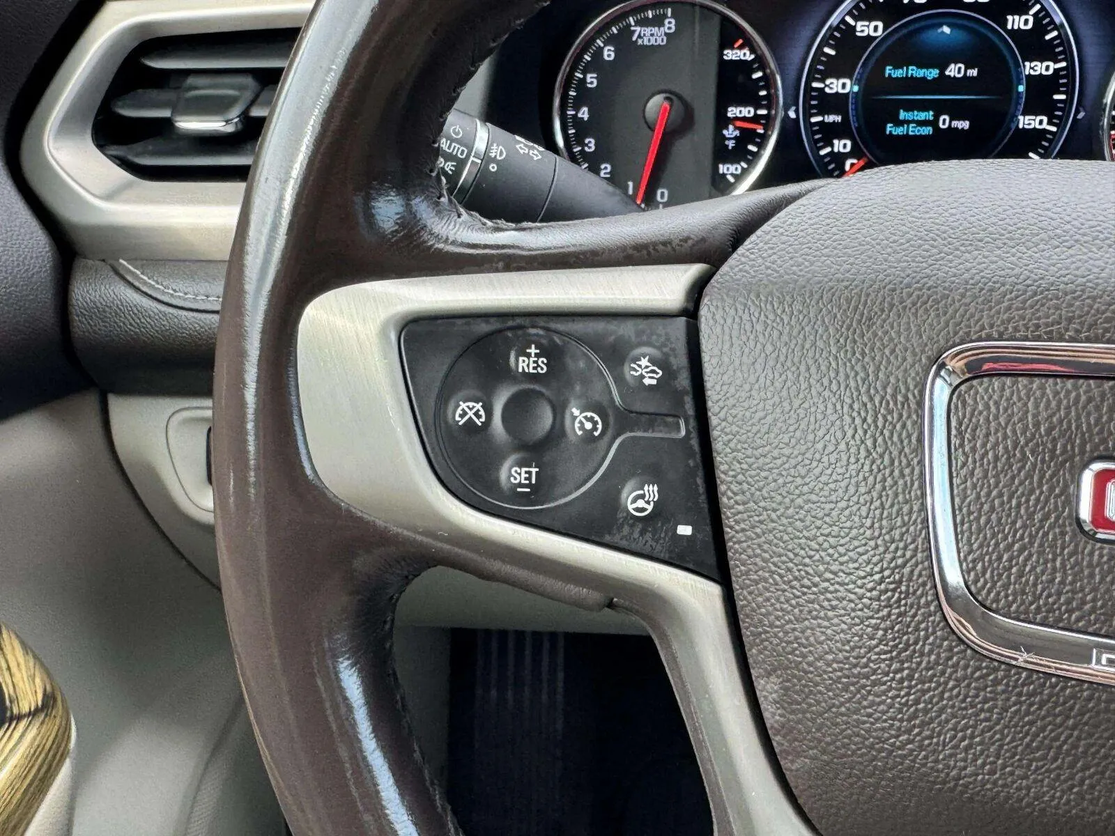 GMC Acadia photo 23