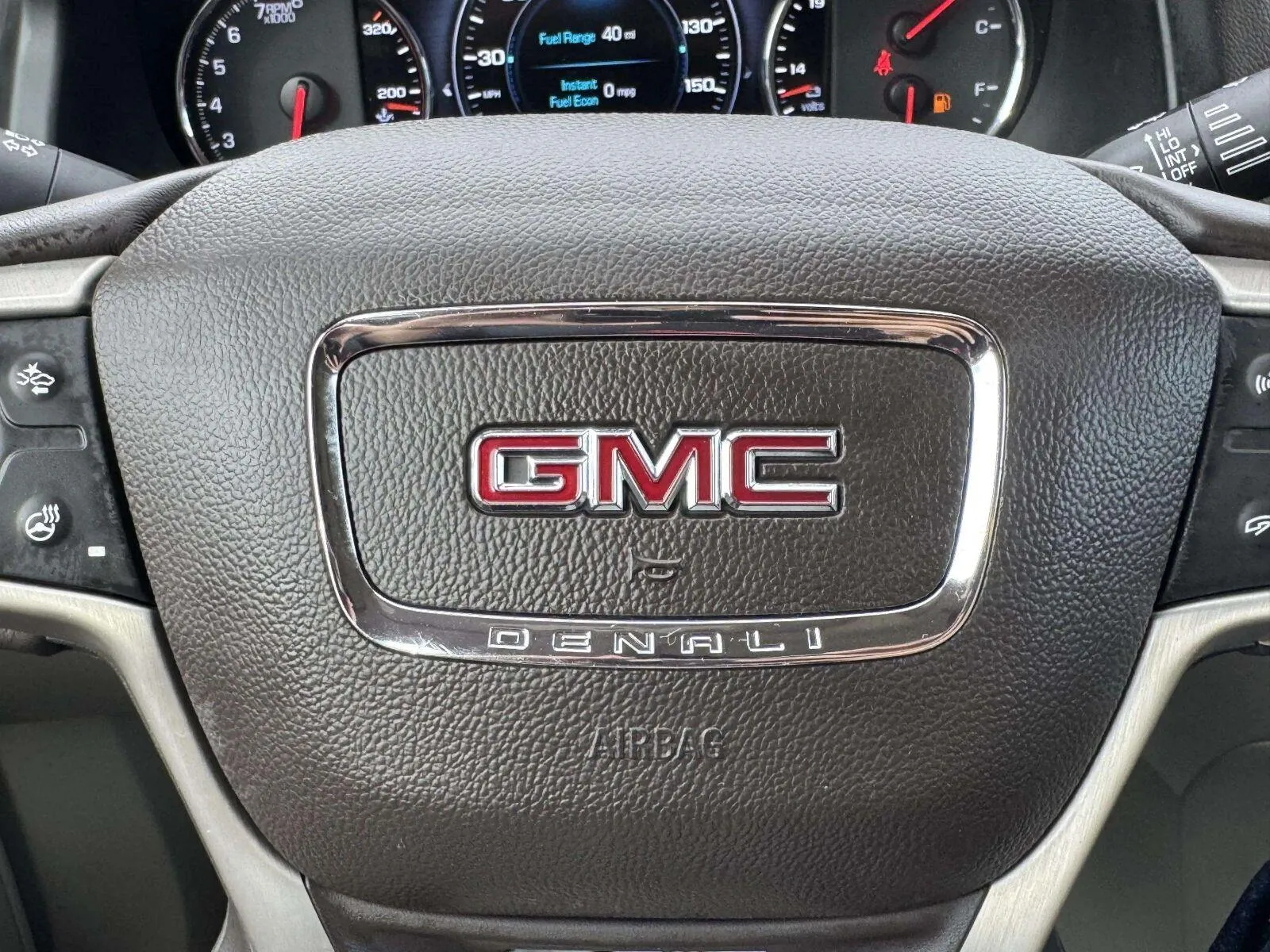 GMC Acadia photo 24