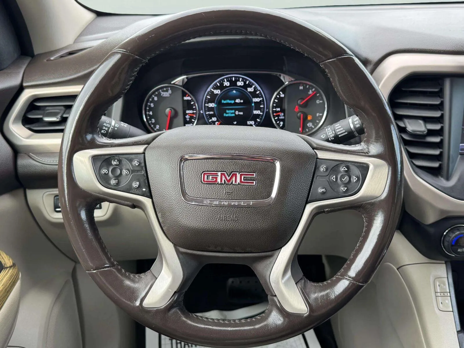 GMC Acadia photo 26