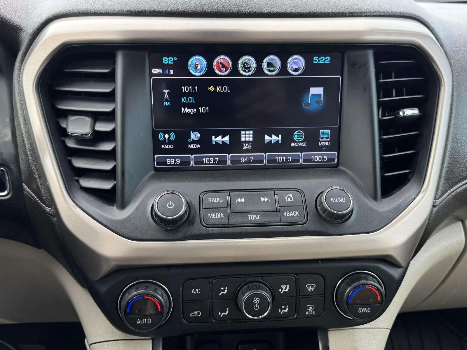 GMC Acadia photo 27