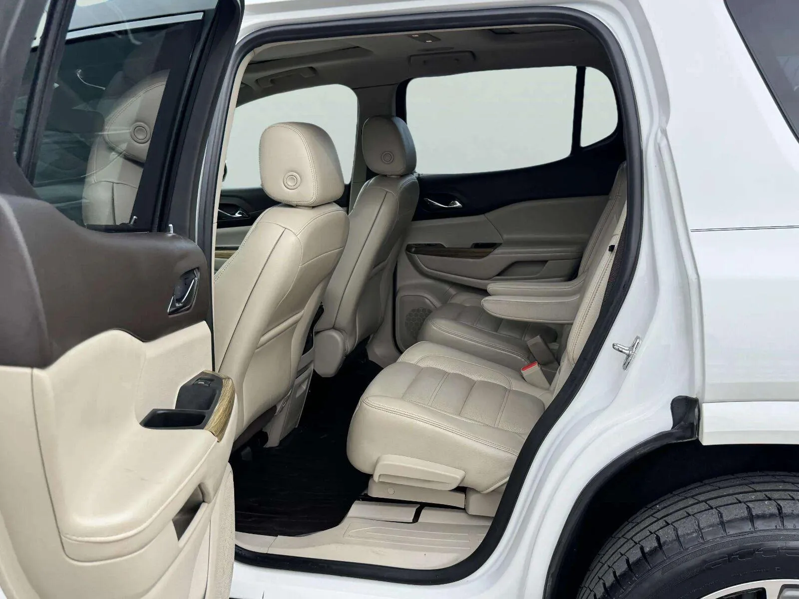 GMC Acadia photo 29