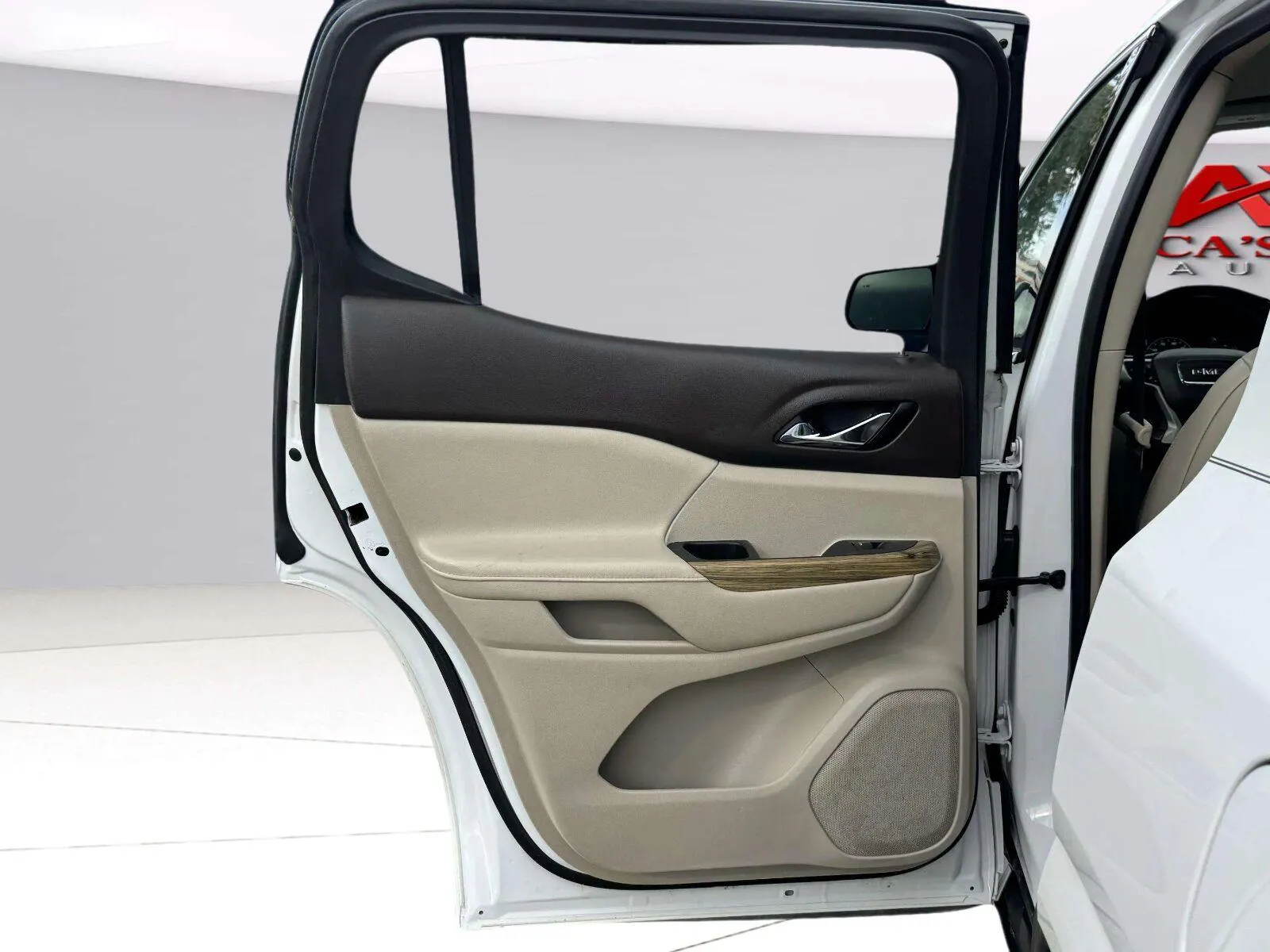 GMC Acadia photo 30