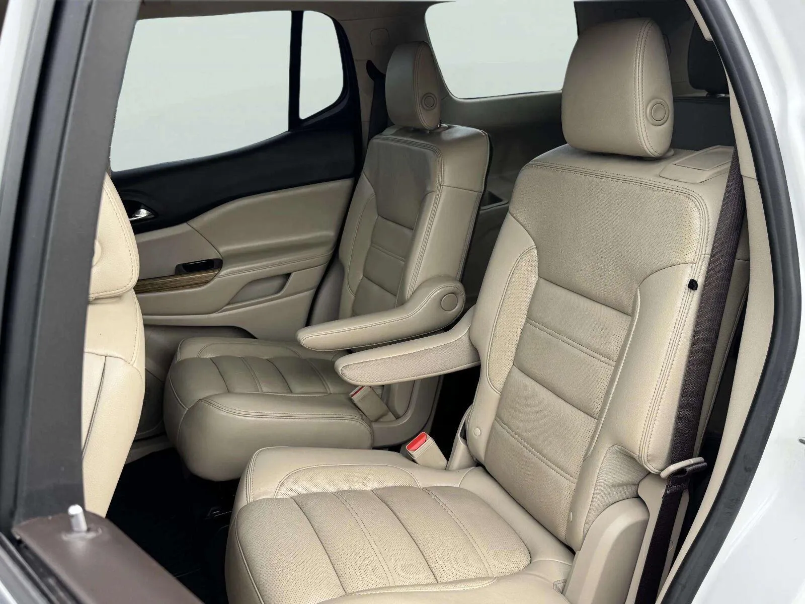 GMC Acadia photo 32