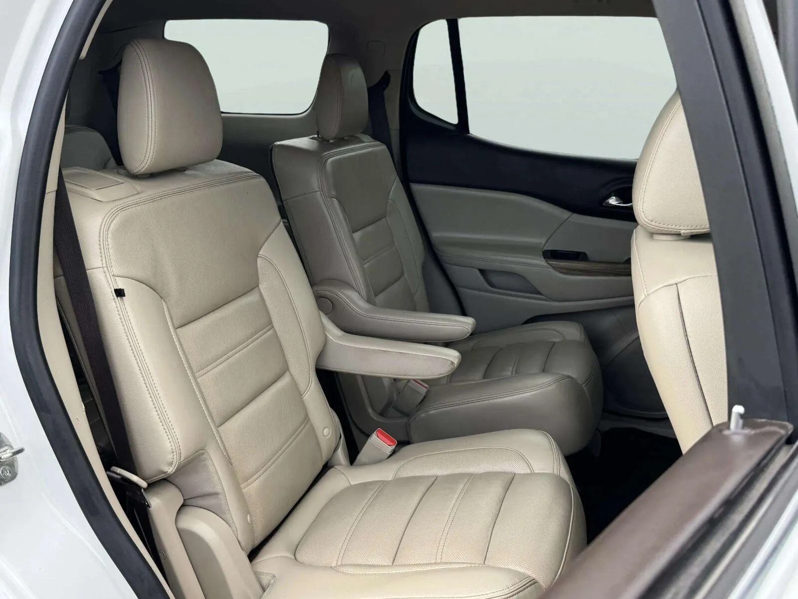 GMC Acadia photo 36