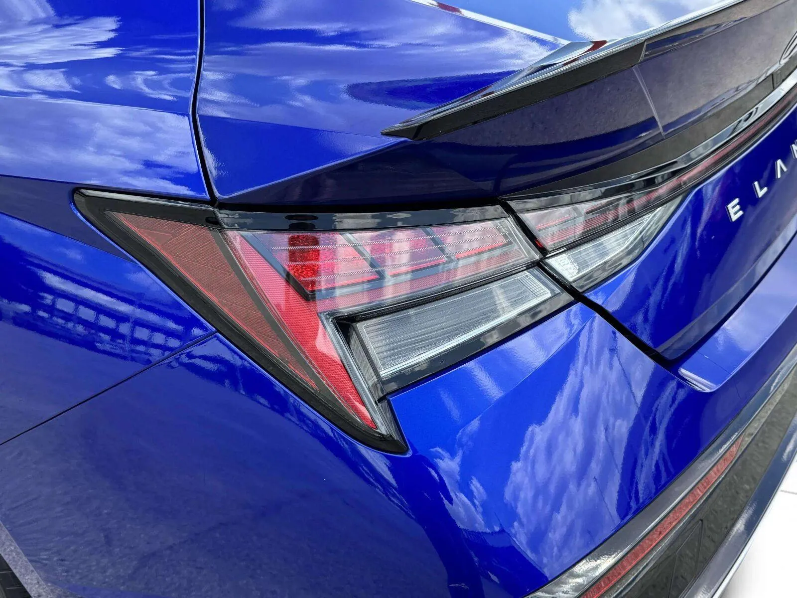 Hyundai Elantra photo 14