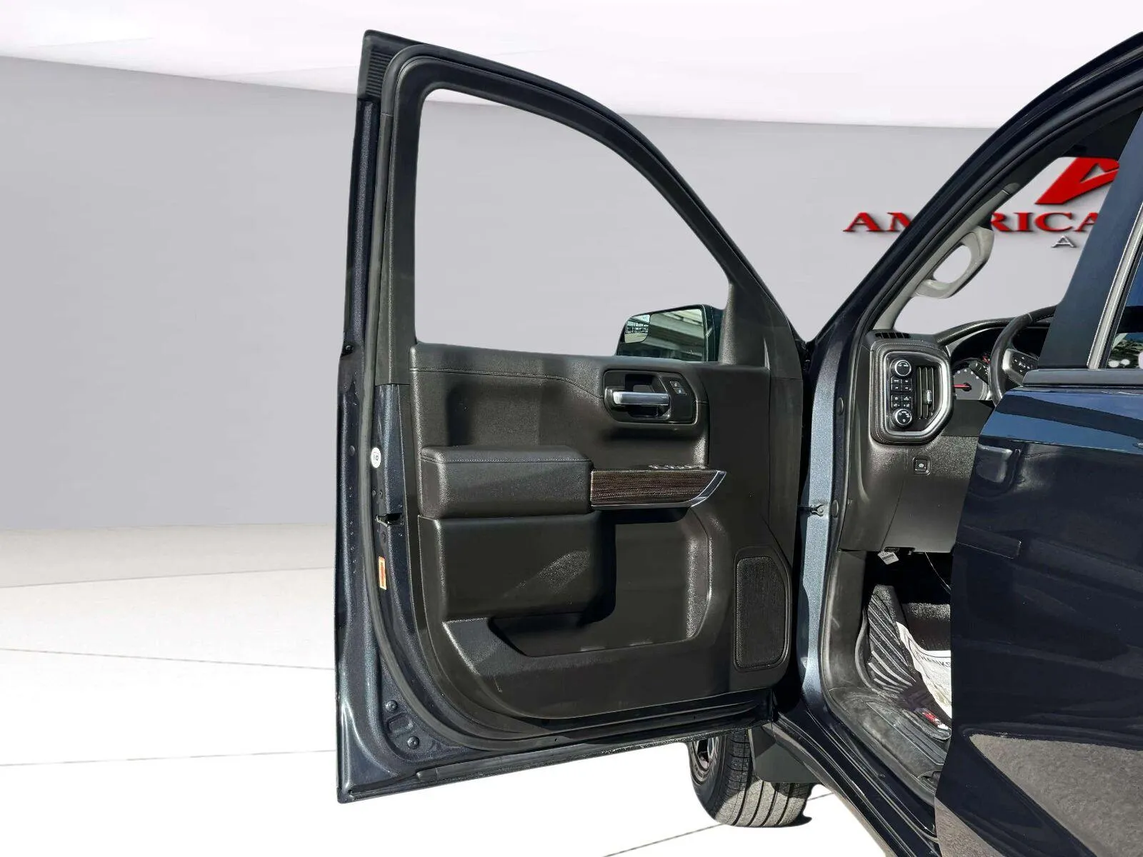 Chevrolet Silverado photo 17
