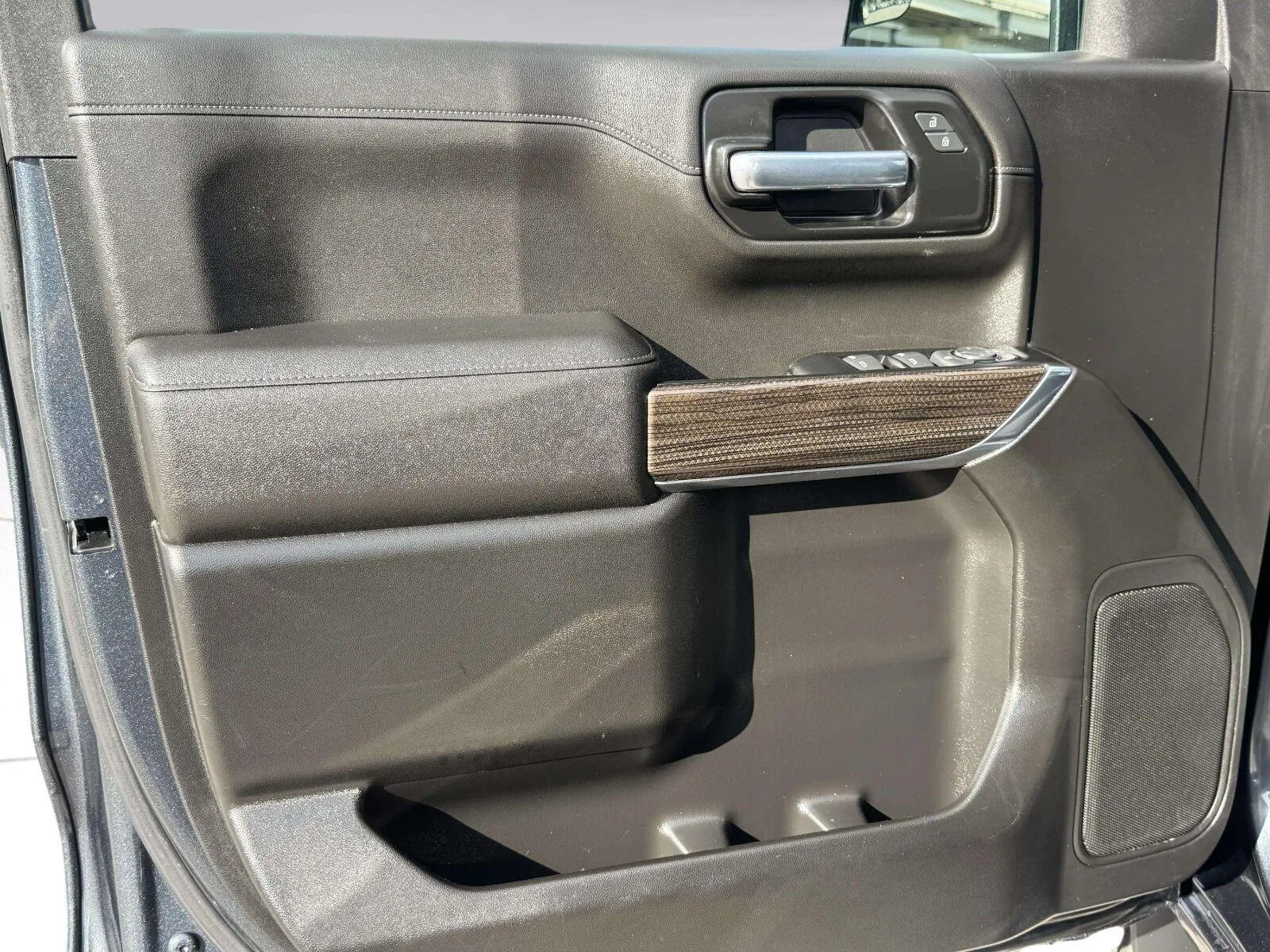 Chevrolet Silverado photo 18